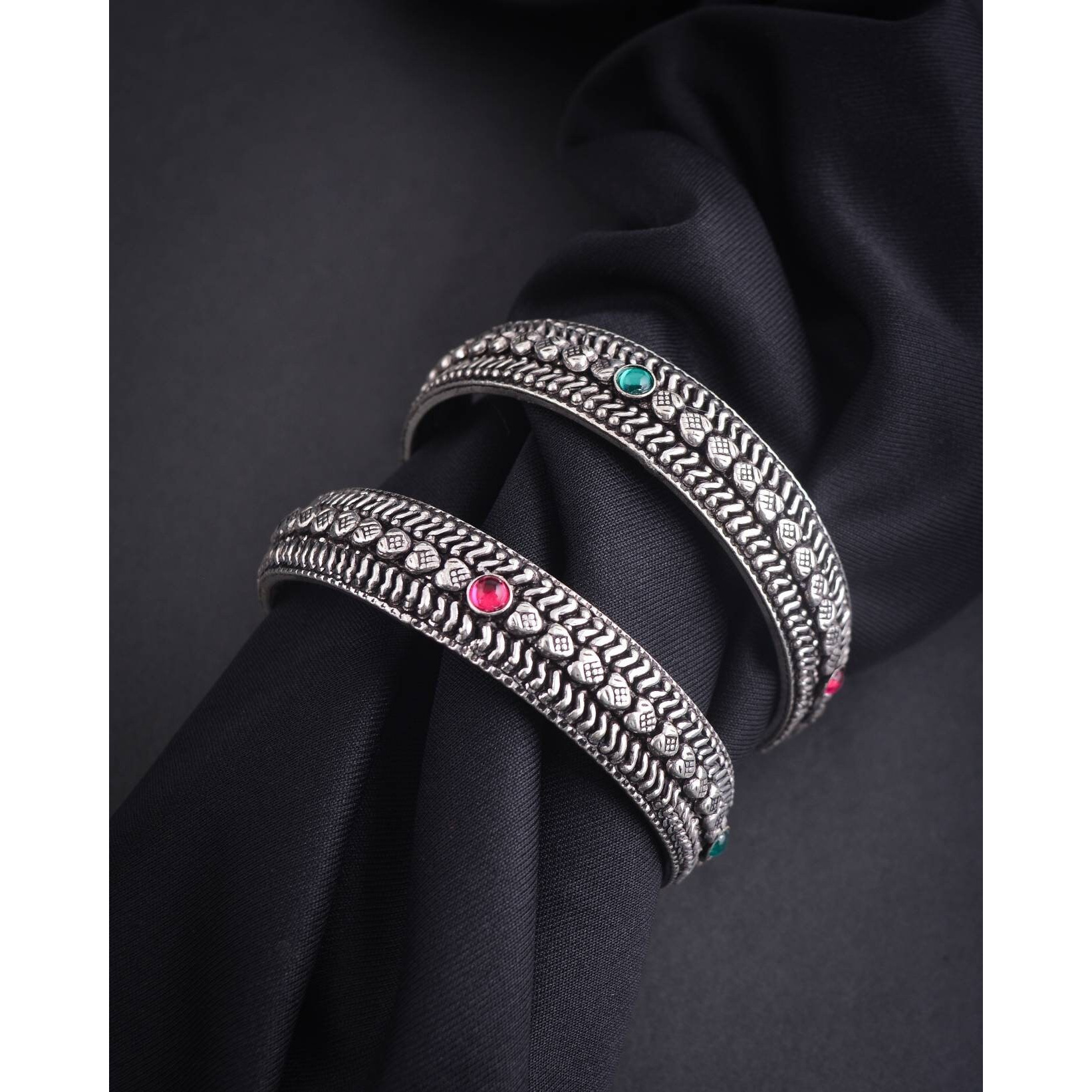 Listed as a must-have earring, jhumkis will always be a woman's favorite accessory! Our  Leaf Silver Oxidised Jhumkis are one to would opt for when you want the simple yet trendy look, pair these up with your straight kurtas or your soft mulmul sarees, these will leave you feeling pretty all day long!