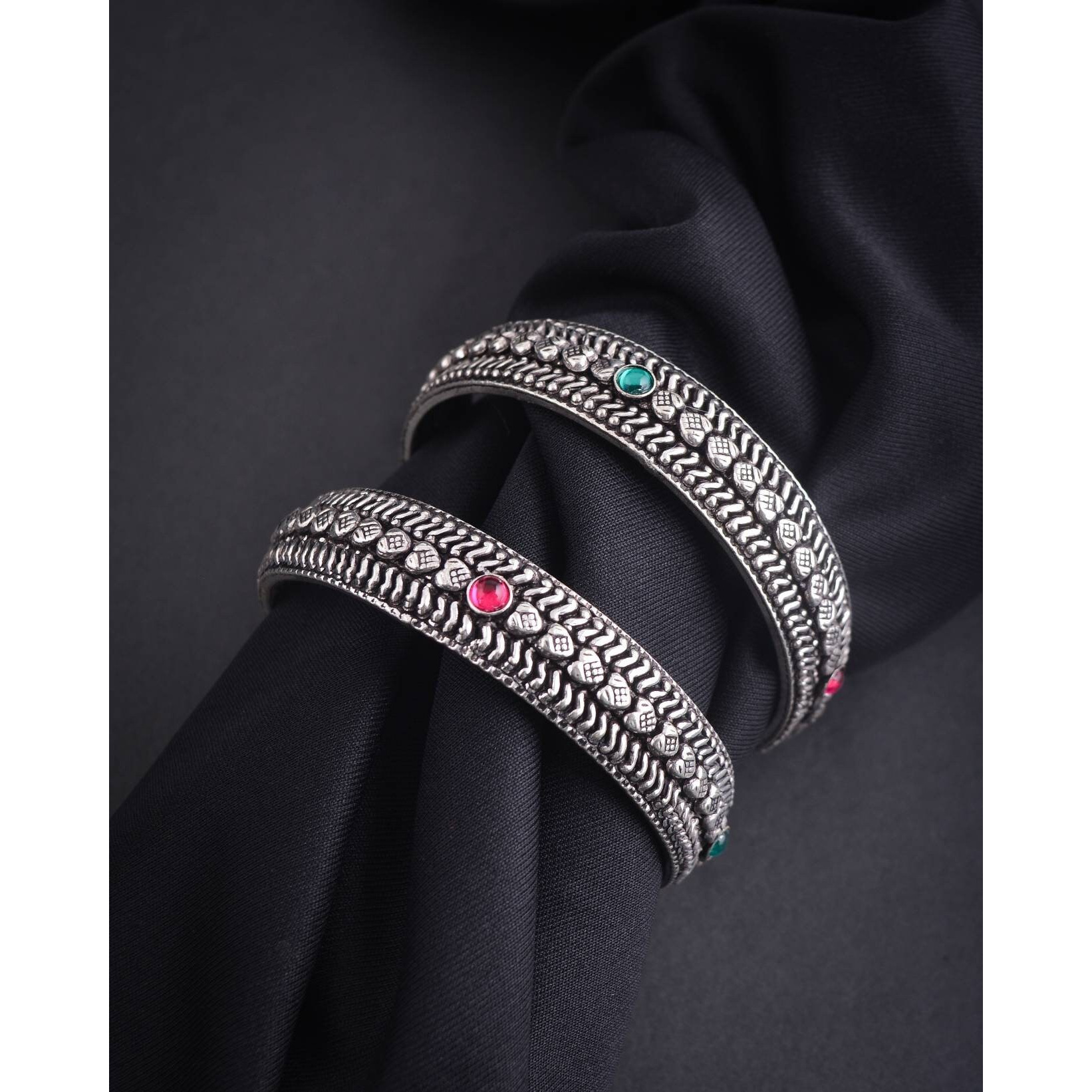 Listed as a must-have earring, jhumkis will always be a woman's favorite accessory Our  Leaf Silver Oxidised Jhumkis are one to would opt for when you want the simple yet trendy look, pair these up with your straight kurtas or your soft mulmul sarees, these will leave you feeling pretty all day long