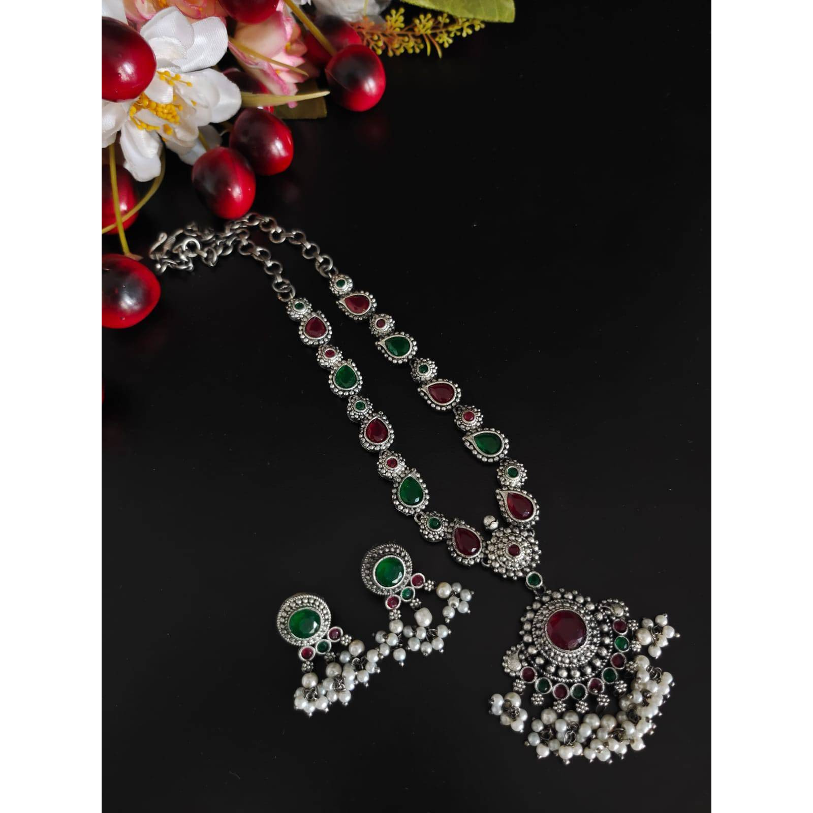 It is easy to see why oxidized jewellery has gained popularity. Not only does it have a unique look but it is versatile and cost effective in comparison to purer metals like gold and silver. Oxidized metal comes in myriad patterns with stone work, delicate carving and enamelling to name a few. These pieces have an old world charm and traditional appeal. Oxidization creates a light and shadow effect in jewellery while making colour stones on them stand out. Oxidized metal offers a fresh and novel
