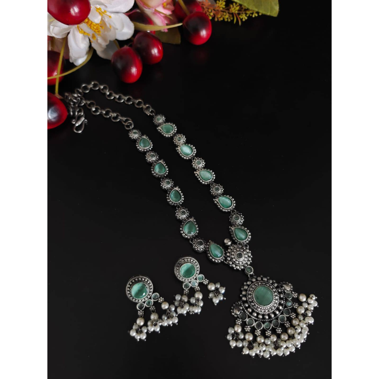It is easy to see why oxidized jewellery has gained popularity. Not only does it have a unique look but it is versatile and cost effective in comparison to purer metals like gold and silver. Oxidized metal comes in myriad patterns with stone work, delicate carving and enamelling to name a few. These pieces have an old world charm and traditional appeal. Oxidization creates a light and shadow effect in jewellery while making colour stones on them stand out. Oxidized metal offers a fresh and novel