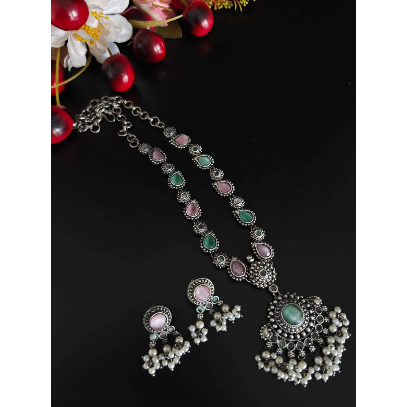 It is easy to see why oxidized jewellery has gained popularity. Not only does it have a unique look but it is versatile and cost effective in comparison to purer metals like gold and silver. Oxidized metal comes in myriad patterns with stone work, delicate carving and enamelling to name a few. These pieces have an old world charm and traditional appeal. Oxidization creates a light and shadow effect in jewellery while making colour stones on them stand out. Oxidized metal offers a fresh and novel