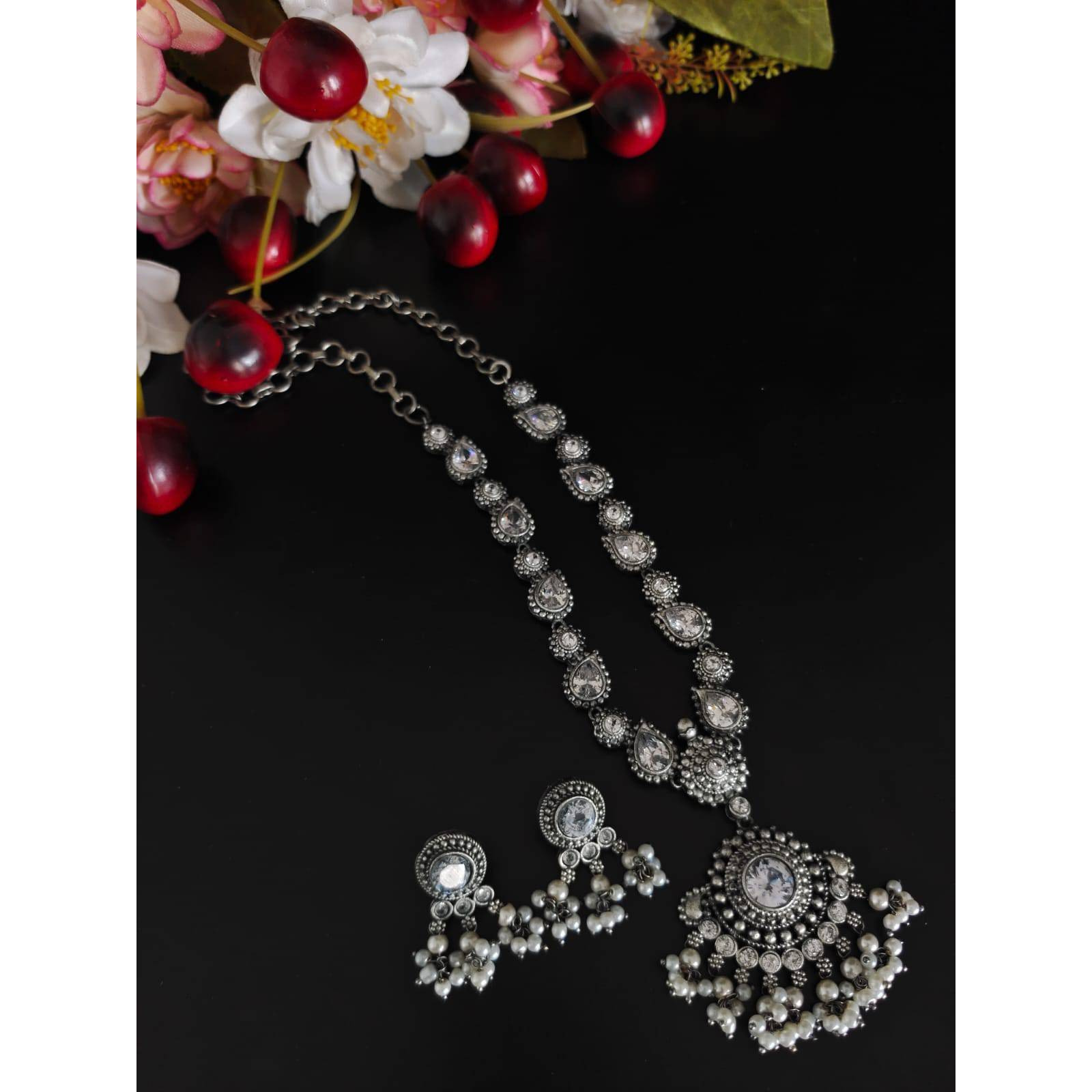 It is easy to see why oxidized jewellery has gained popularity. Not only does it have a unique look but it is versatile and cost effective in comparison to purer metals like gold and silver. Oxidized metal comes in myriad patterns with stone work, delicate carving and enamelling to name a few. These pieces have an old world charm and traditional appeal. Oxidization creates a light and shadow effect in jewellery while making colour stones on them stand out. Oxidized metal offers a fresh and novel