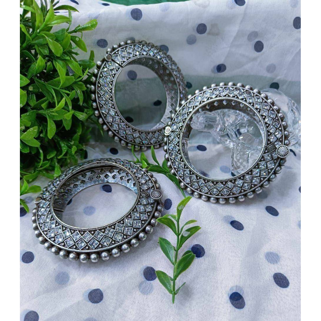 This three-layeredMaharashtrian neckpiece,handmade with German silver and coatedwith silver oxidized plating with beautiful goddess Lakshmi motifs, makes quite anaffirmation. Thisgold-plated silver pieceis not so heavy, but it fills your neck with damrushaped beads and adds unmatchable beauty. Pair it with your favourite saree or any Indo-western attires to add a lot of character and elegance to your entire look. As this necklace is handmade, it may have some irregularities or im