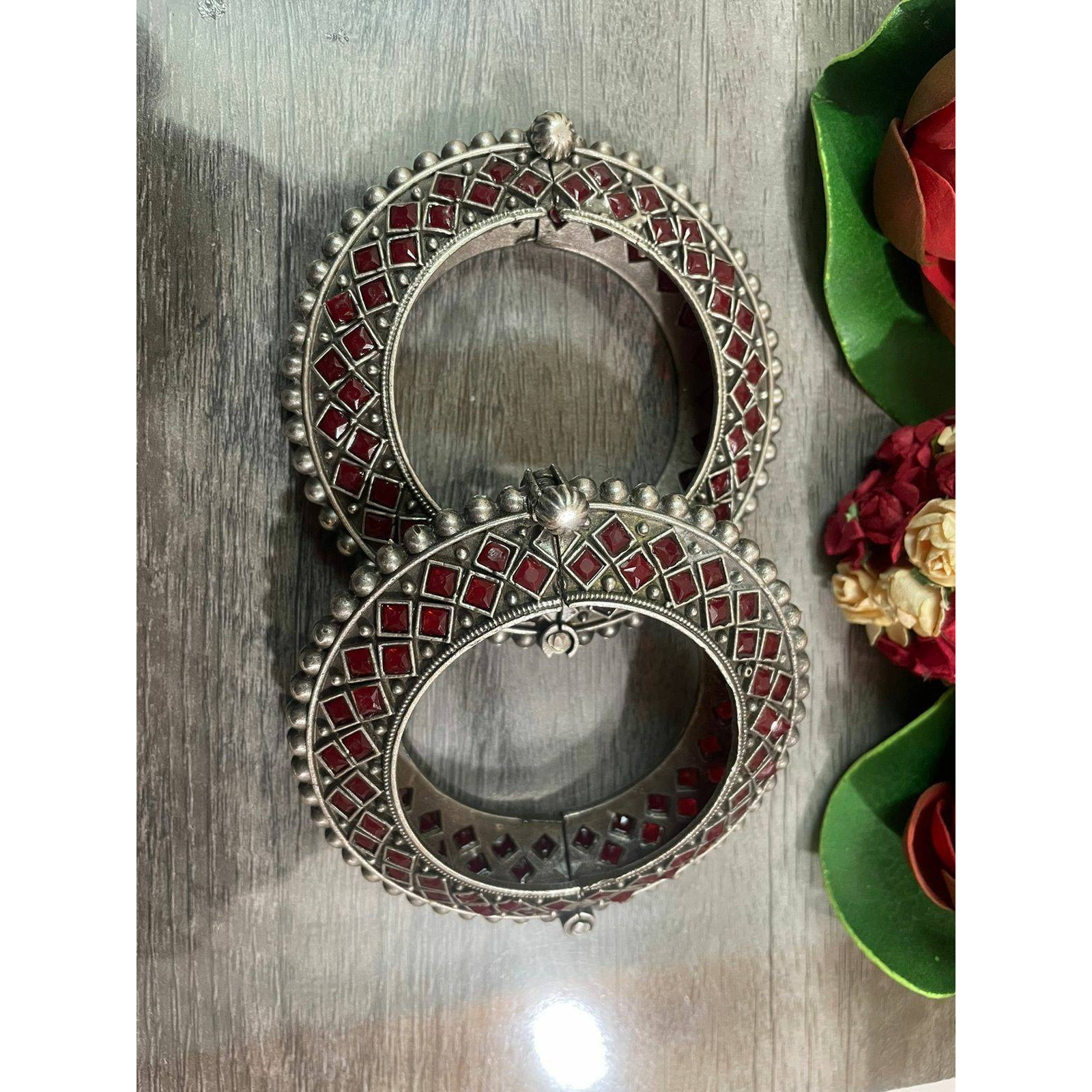 This three-layeredMaharashtrian neckpiece,handmade with German silver and coatedwith silver oxidized plating with beautiful goddess Lakshmi motifs, makes quite anaffirmation. Thisgold-plated silver pieceis not so heavy, but it fills your neck with damrushaped beads and adds unmatchable beauty. Pair it with your favourite saree or any Indo-western attires to add a lot of character and elegance to your entire look. As this necklace is handmade, it may have some irregularities or im
