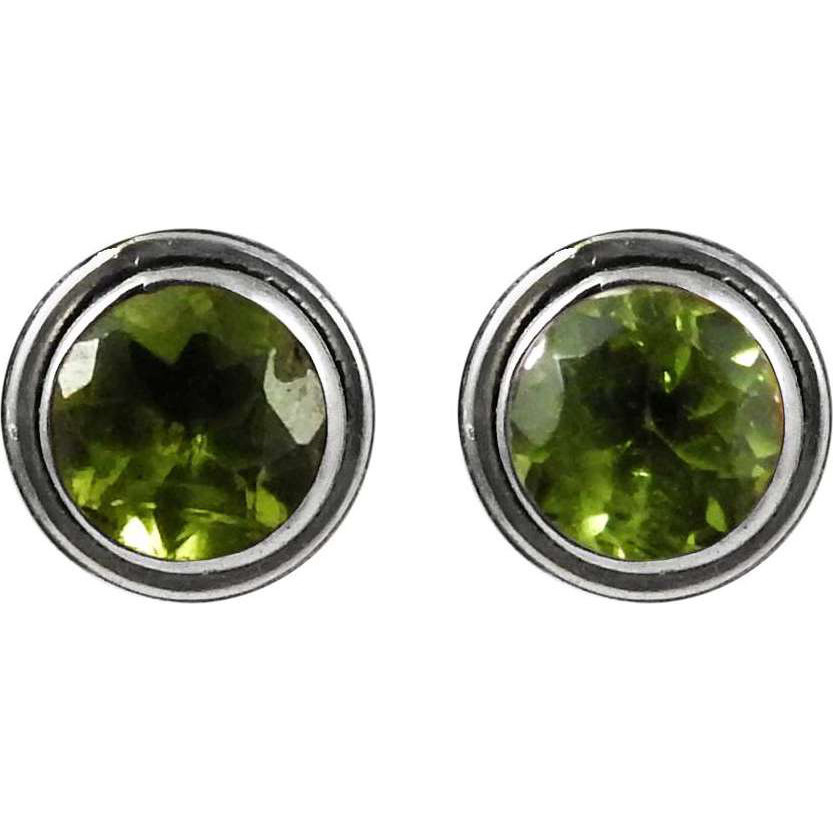 Great 925 Sterling Silver Peridot Studs