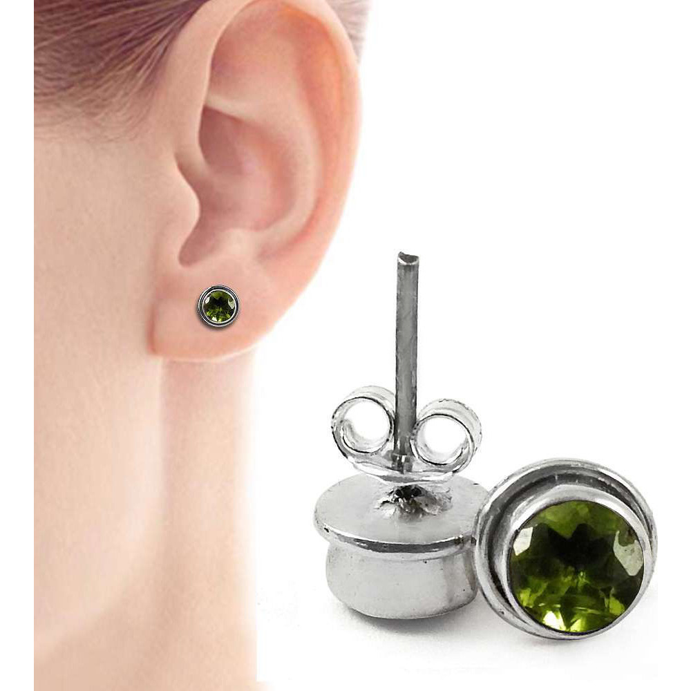 Great 925 Sterling Silver Peridot Studs