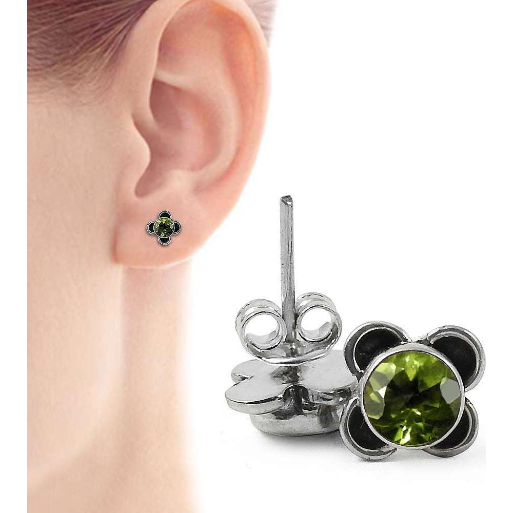 Personable 925 Sterling Silver Peridot Studs