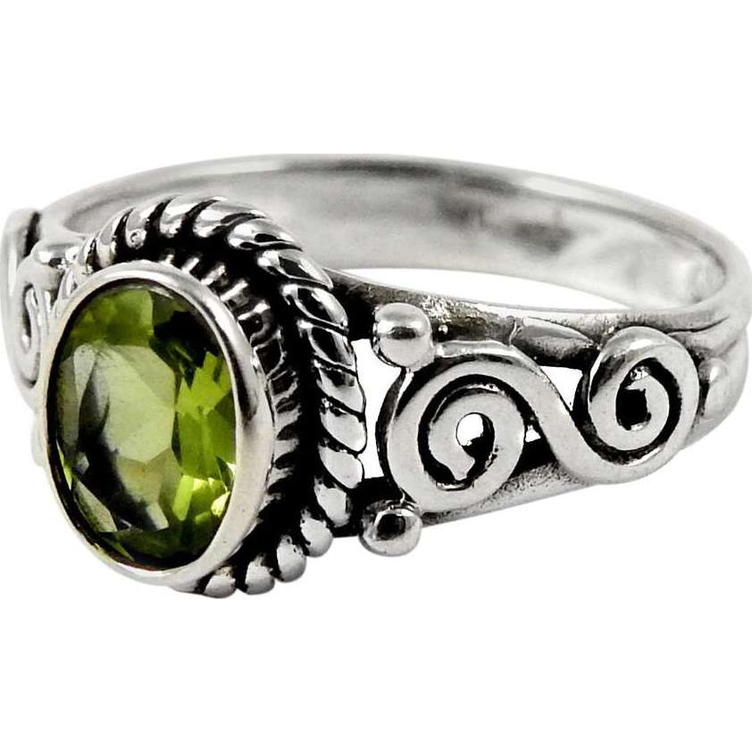 Beauty in Queen 925 Sterling Silver Peridot Ring