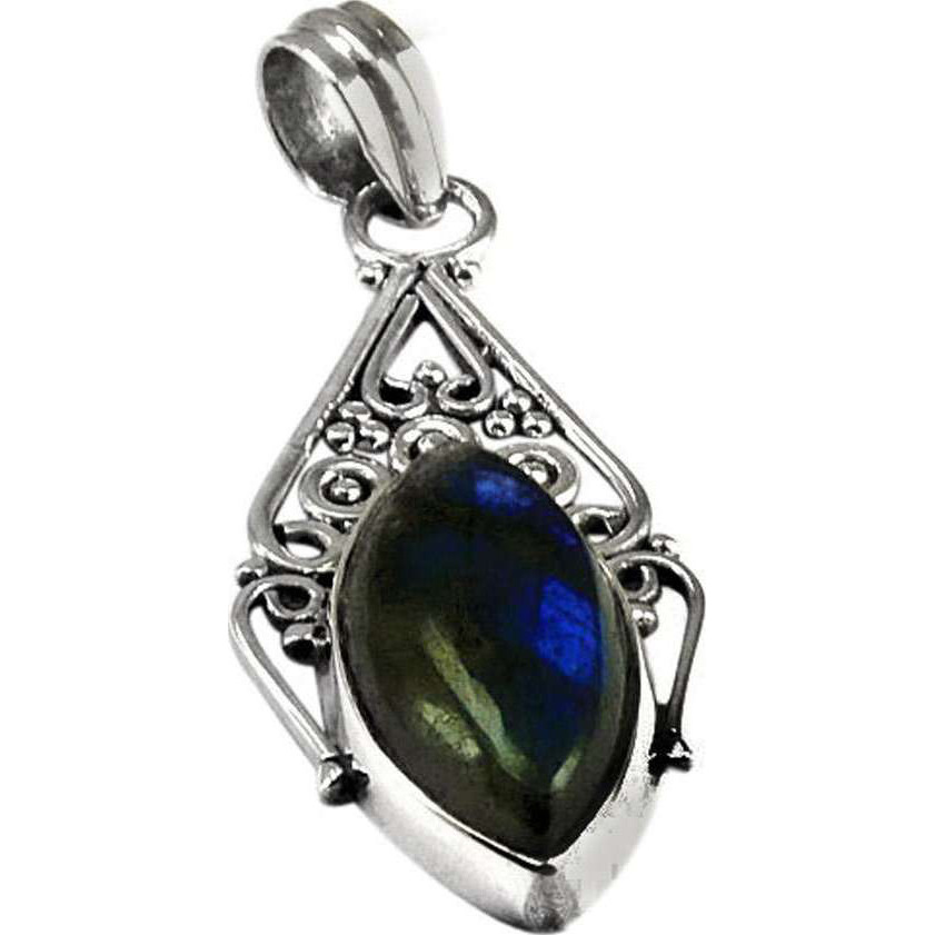 So In Love !! 925 Sterling Silver Labradorite Pendant