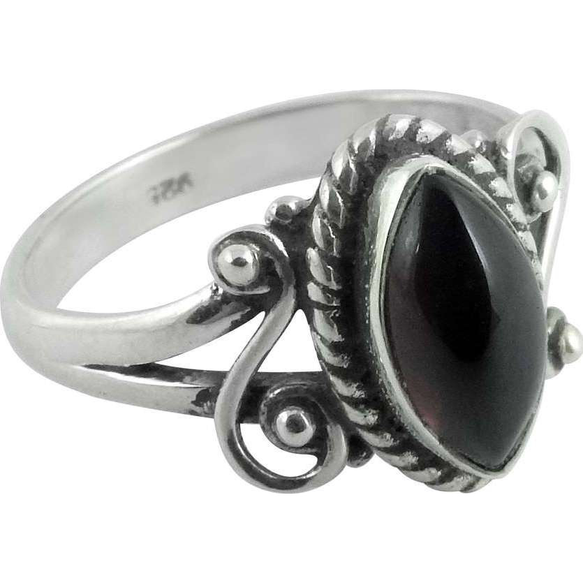 Big Love's Victory 925 Silver Garnet Ring
