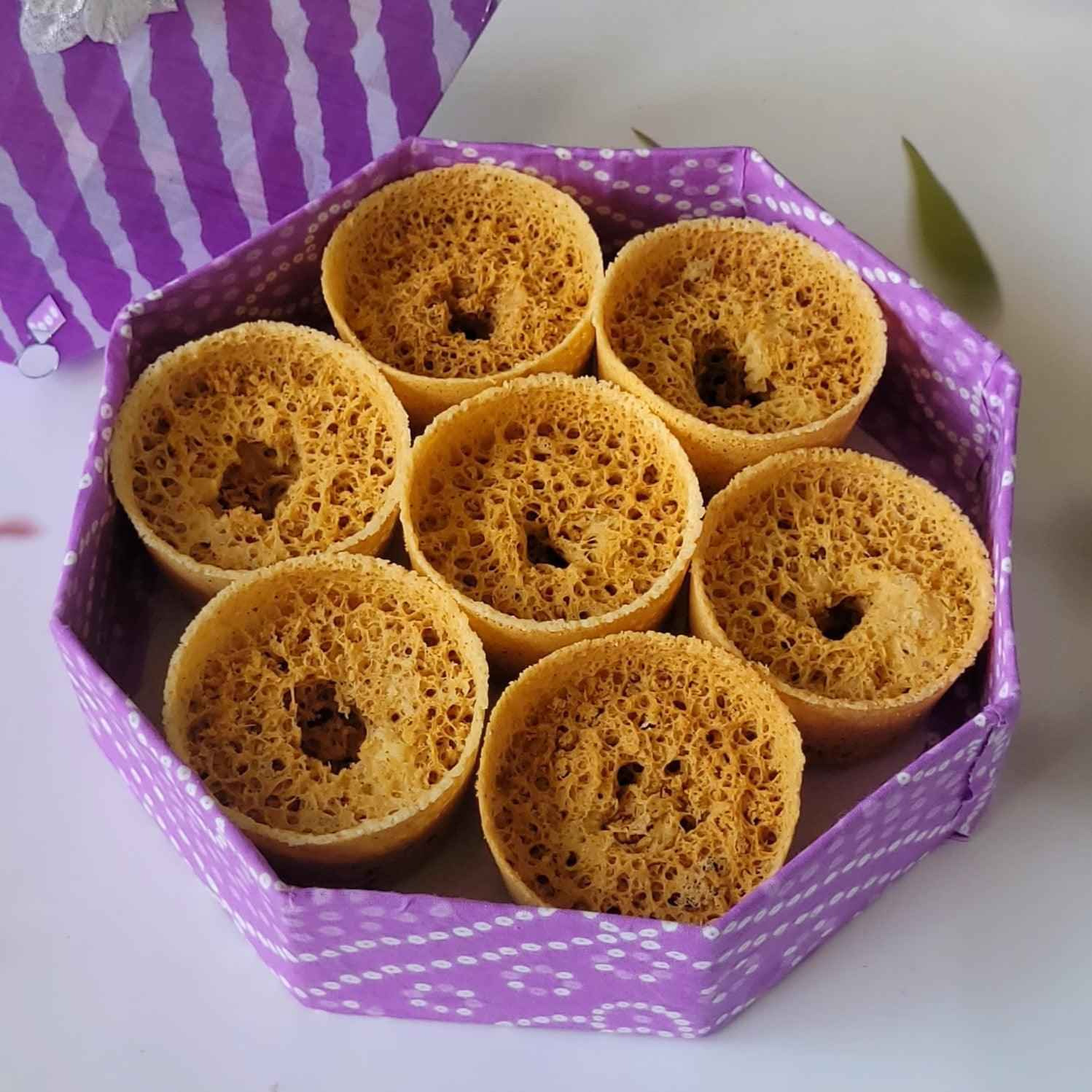 Tini Meetha Ghewar - 7Pc