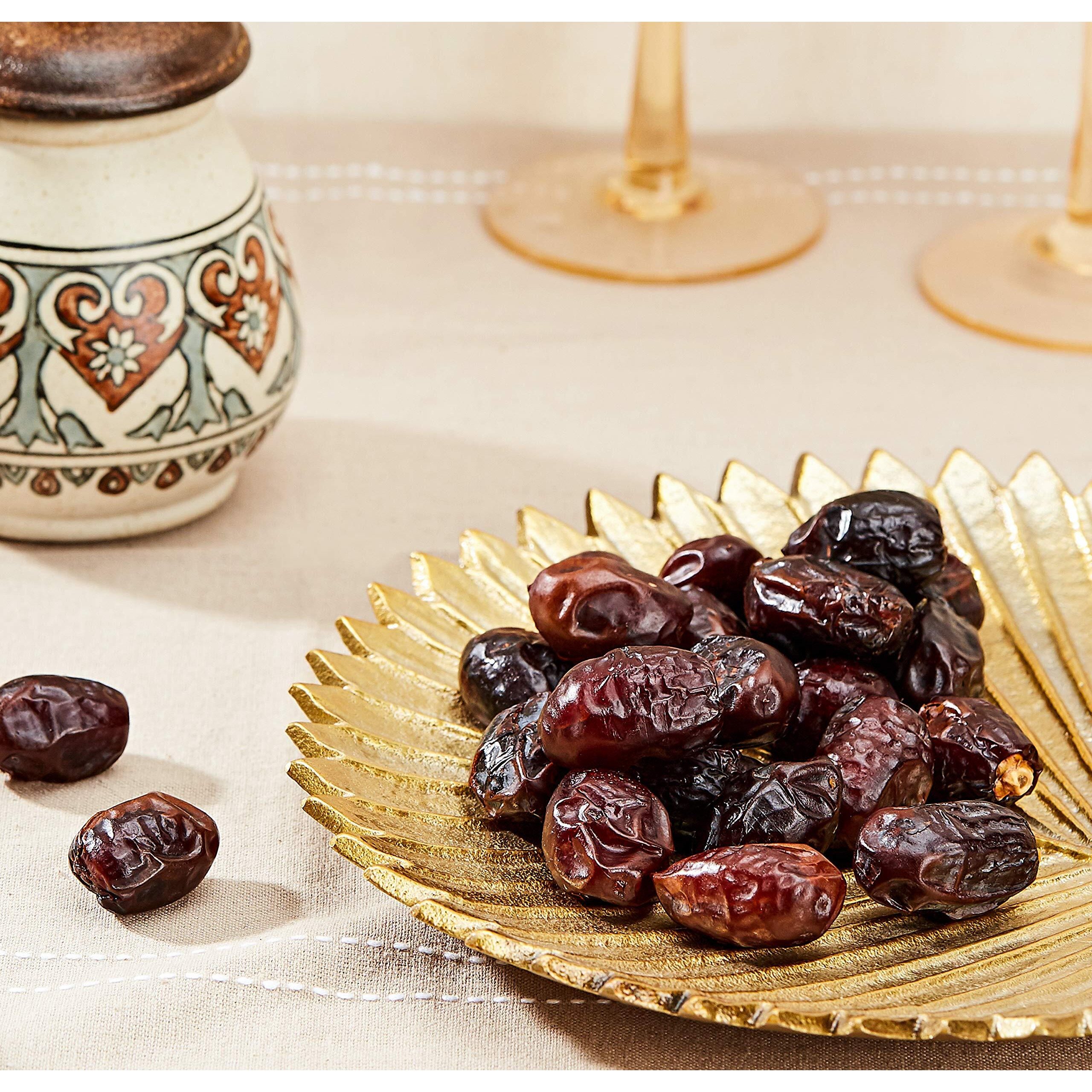 Amazon Brand - Solimo Fresh Dates 500 Gram | Khajur Dry Fruit | Natural Sweetener | No Preservatives Or Additives