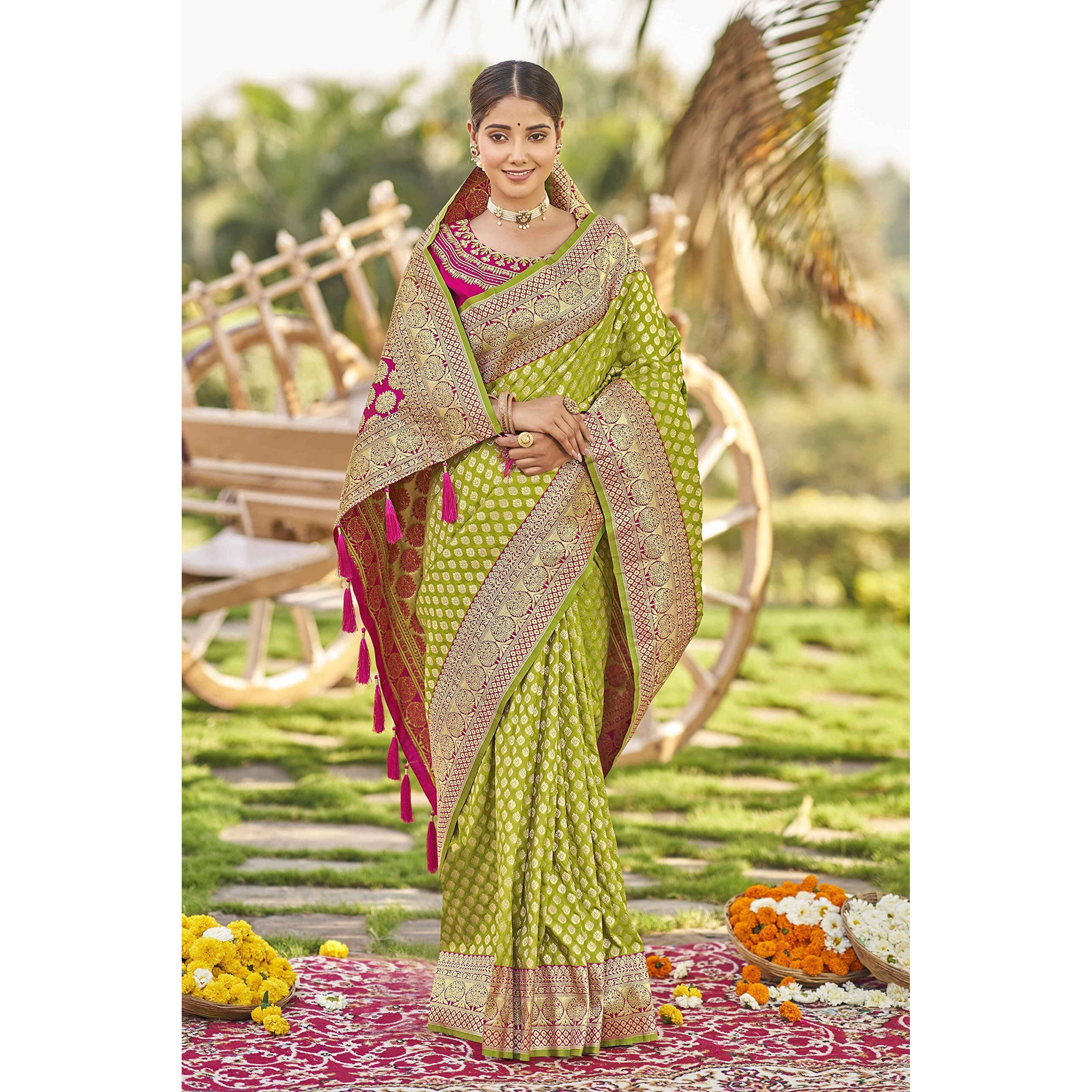 MANOHARI adorable woven pattern Banarasi Silk saree for women with Blouse Piece_MN1740