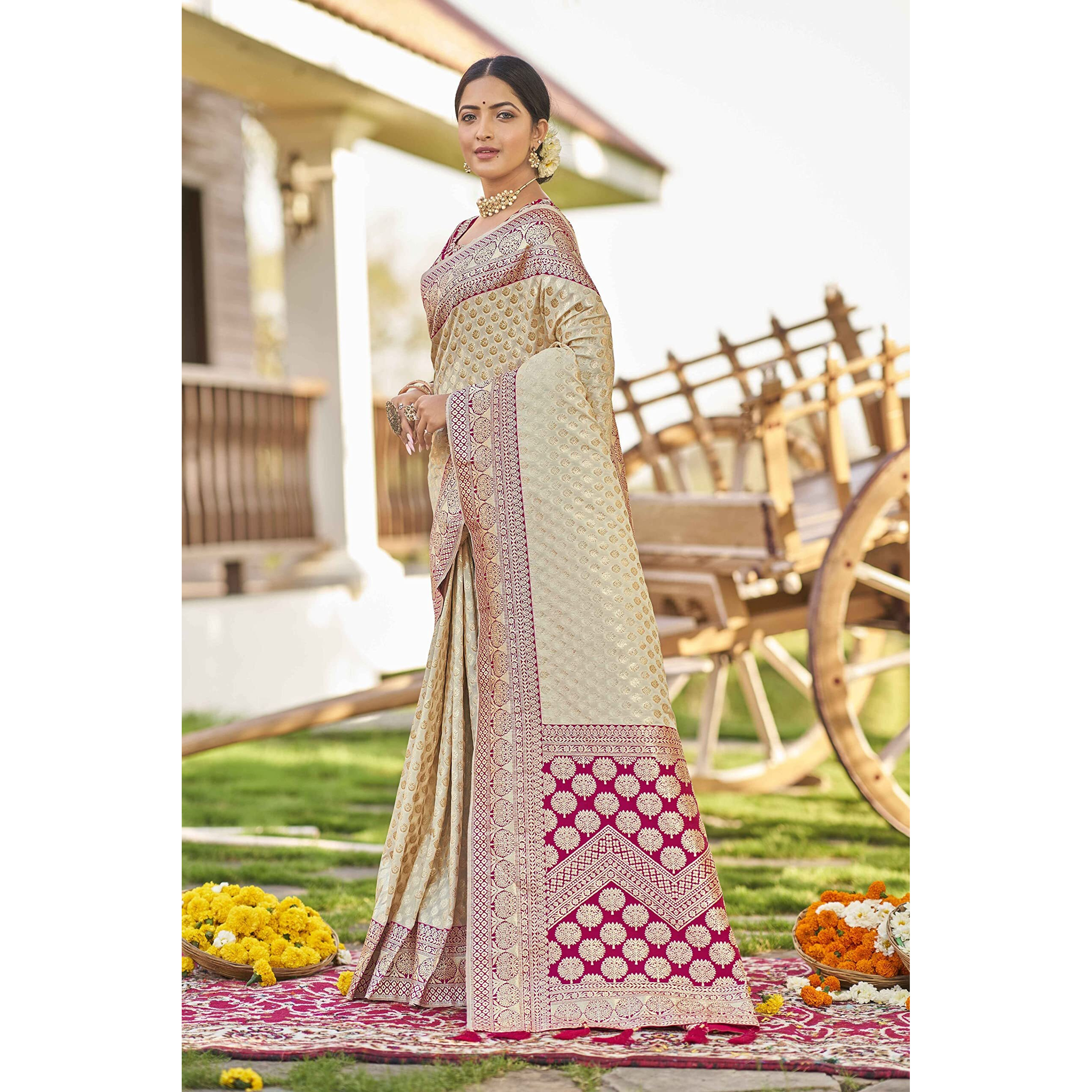 MANOHARI adorable woven pattern Banarasi Silk saree for women with Blouse Piece_MN1739