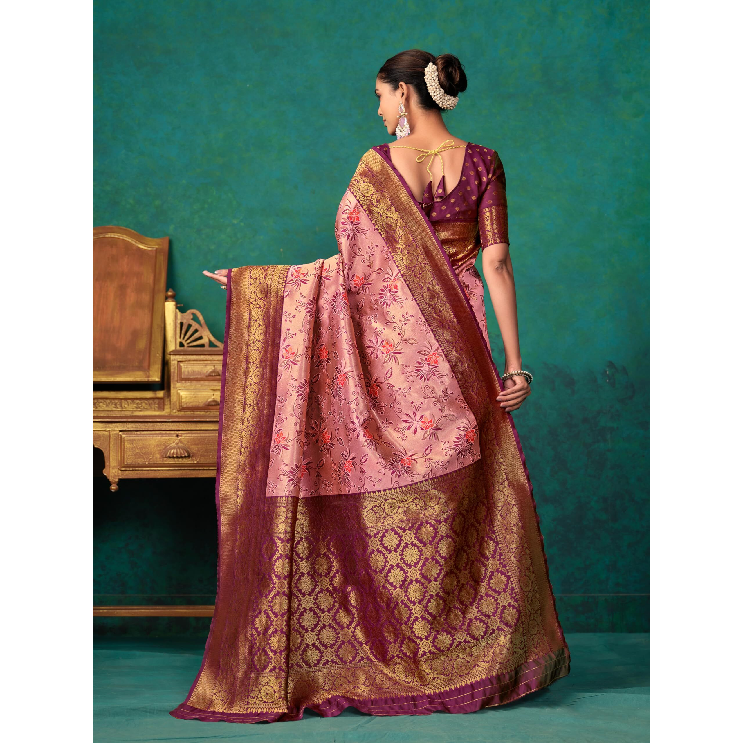EthnicJunction Womens Dusty Pink Silk Blend floral Woven Saree With Blouse Piece