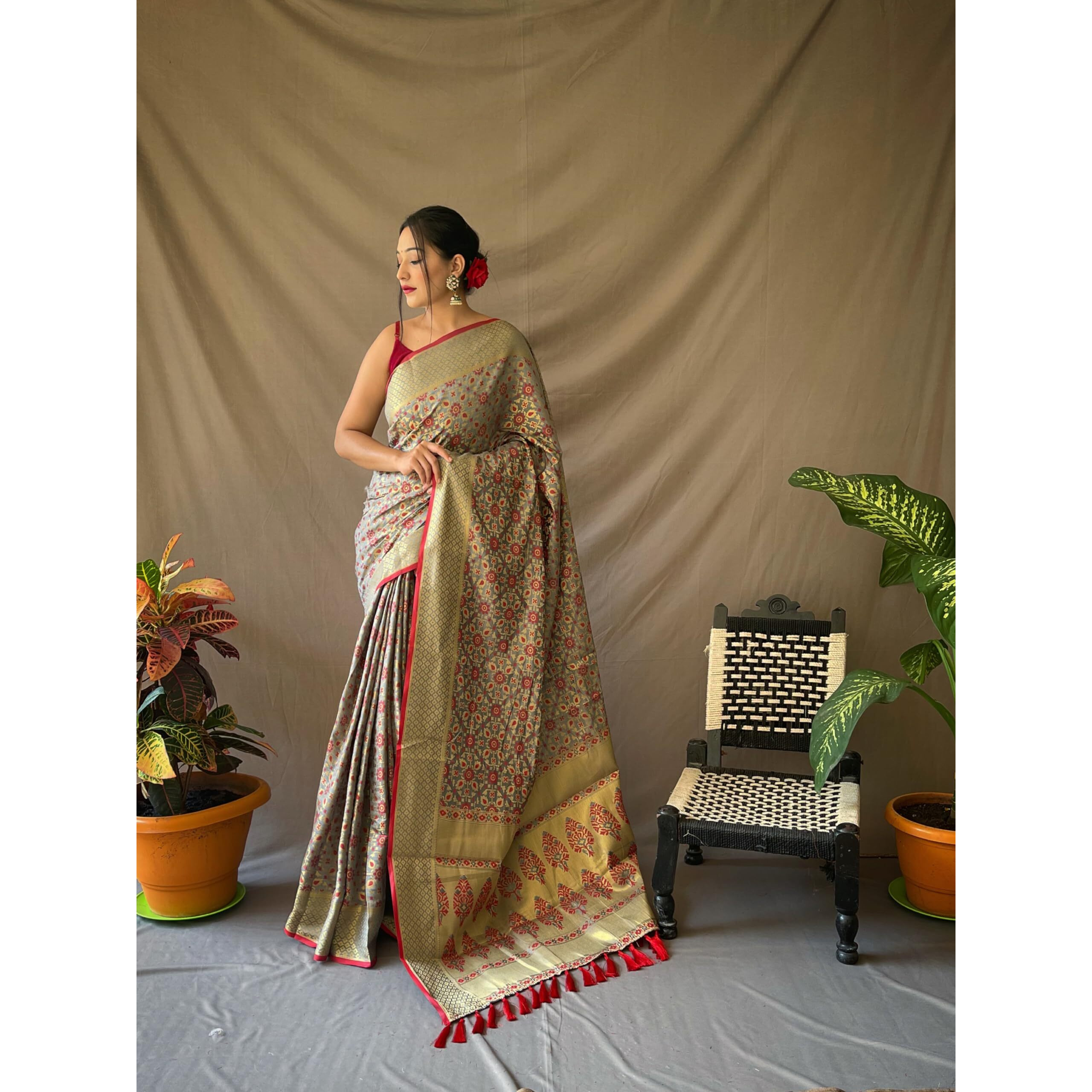 SGF11 Womens Kanjivaram patola Soft Lichi Silk Sarees With Unstitched Blouse Piece (Grey)
