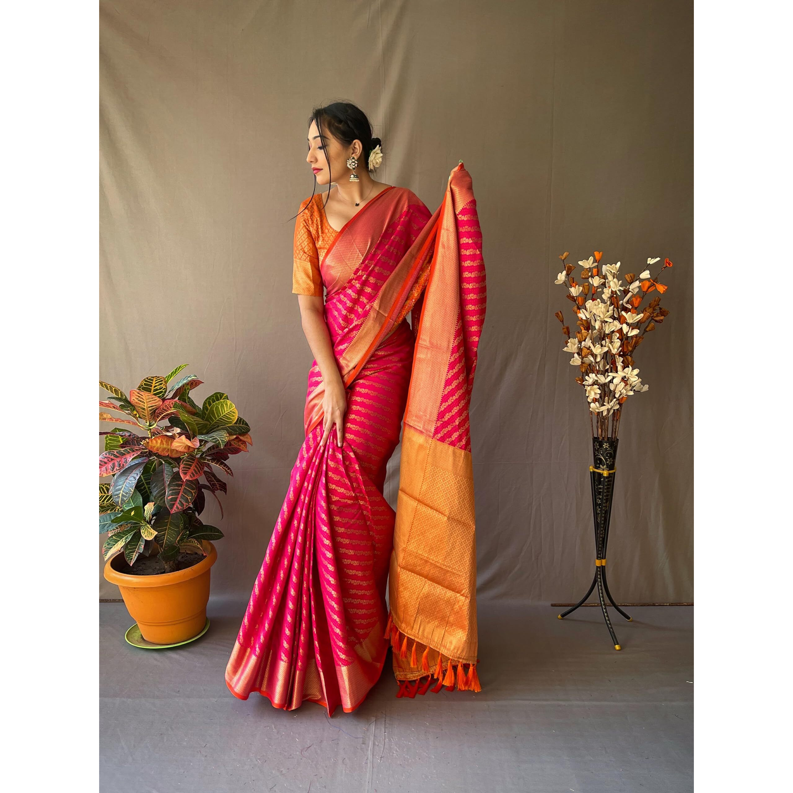 SGF11 Womens Leriya patola Soft Lichi Silk Banarasi Sarees With Blouse Piece (Pink)