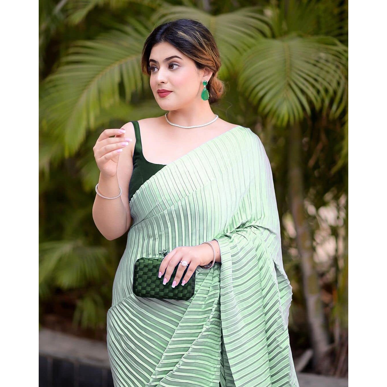 Sidhidata Womens Pleated/Crushed Plain Chinon Saree With Unstitched Blouse Piece (Pista Green)
