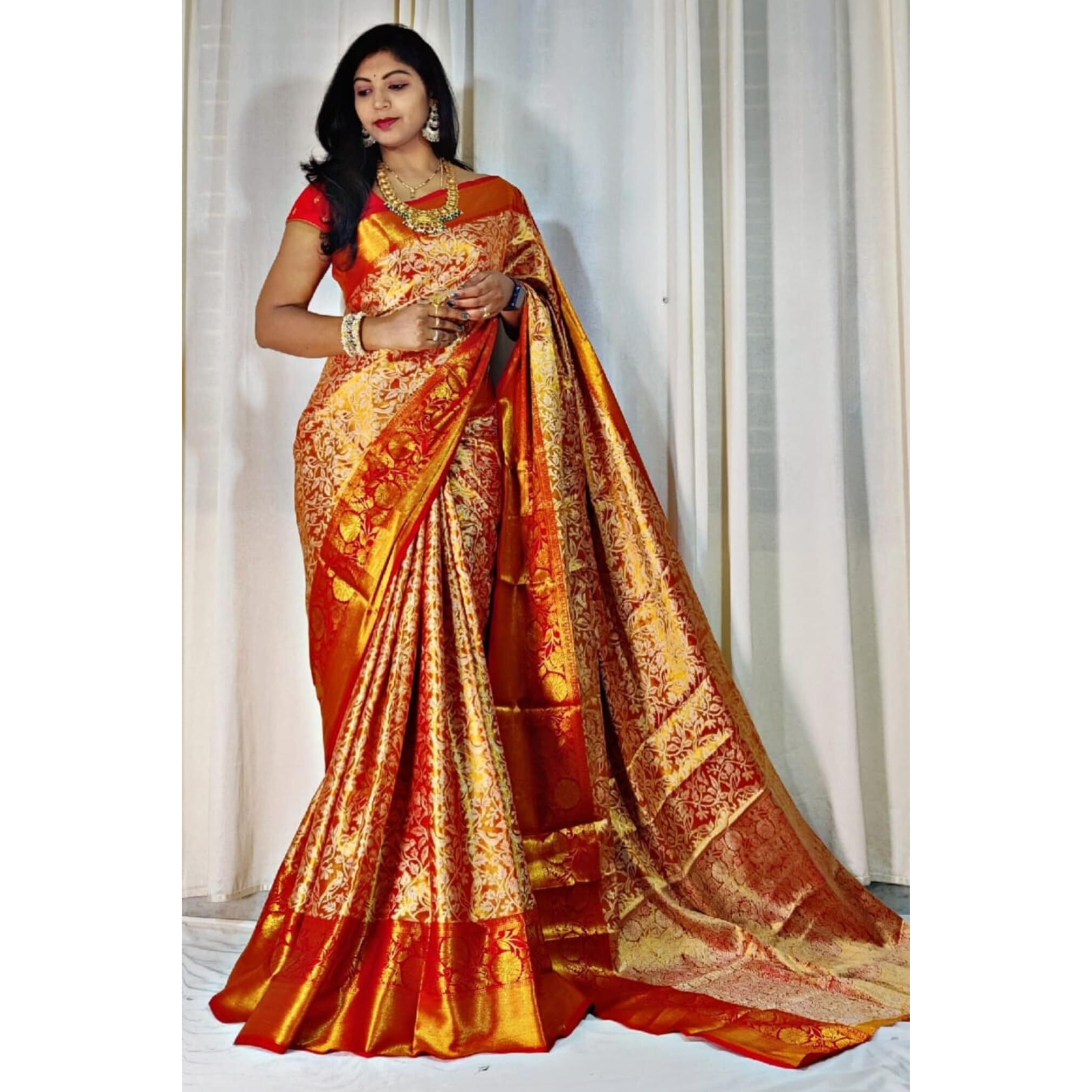 SGF11- Womens Kanjivaram Pure Soft Silk Handloom Saree Pure Golden Zari With Blouse Piece (Red)