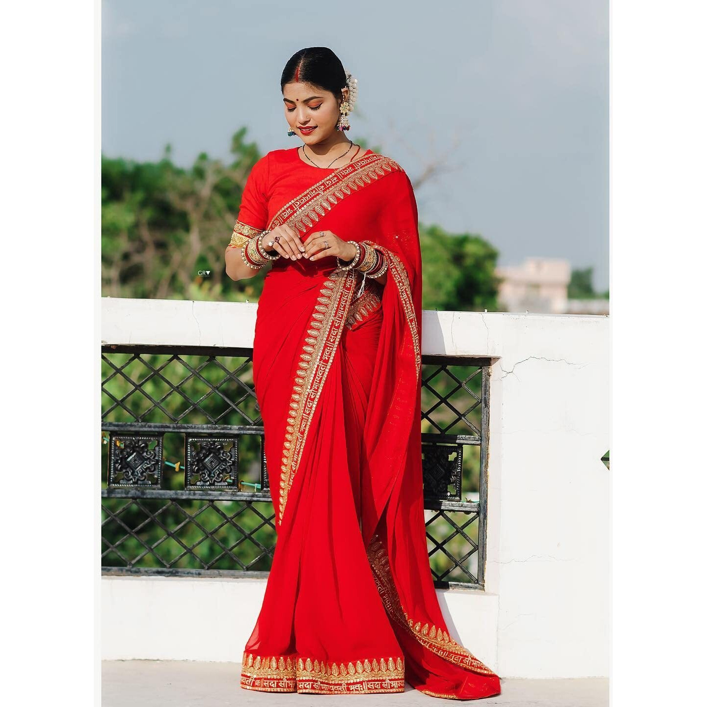 Sidhidata Textile Womens Lace Bordered Georgette Saree With Unstitched Blouse Piece (karwa Chauth_Red_Free Size)