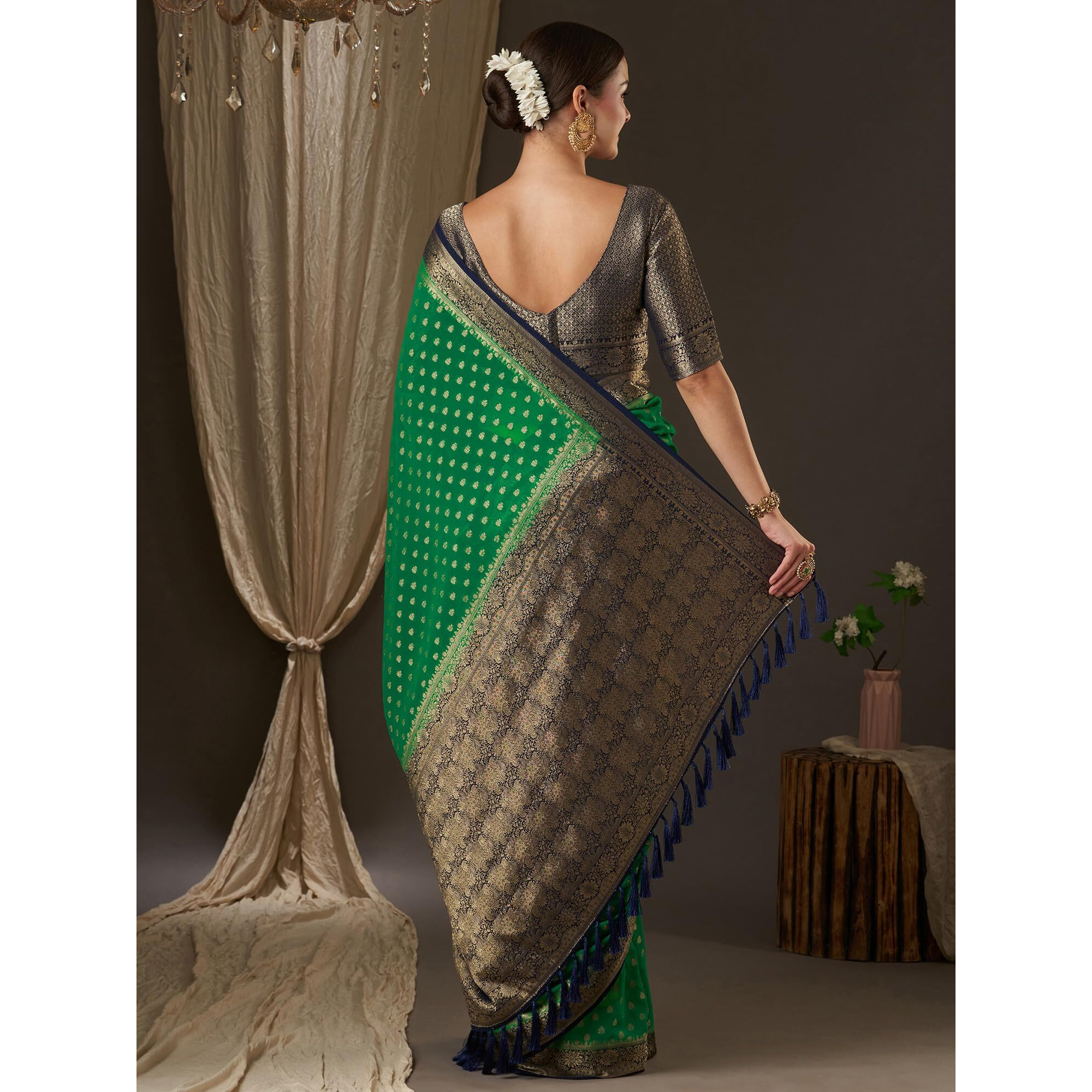 AKHILAM Womens Woven Design Ethnic Motif Georgette Kanjeevaram Saree With Unstiched Blouse Piece (Green_ARYA9002_FL)