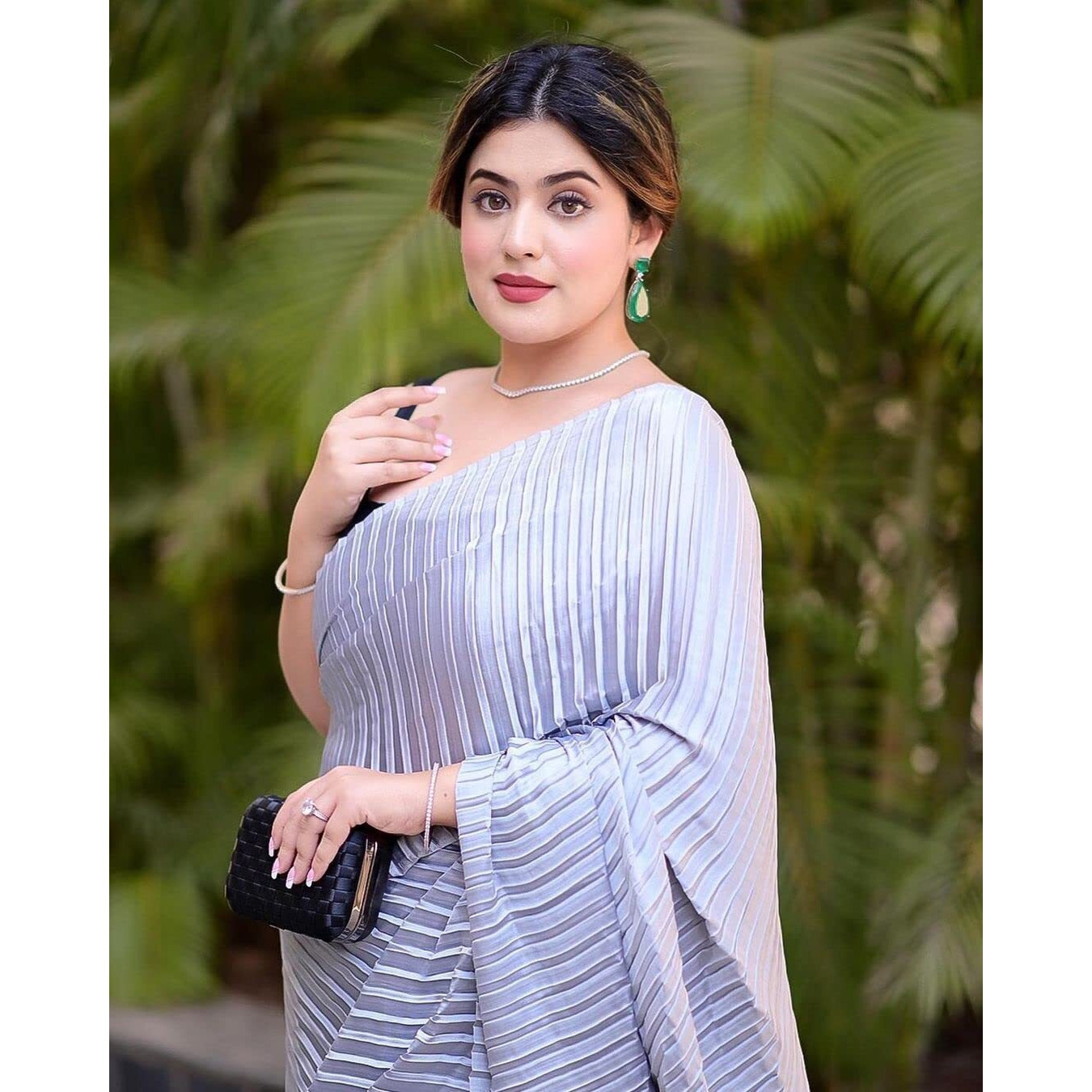 Sidhidata Womens Woven Pure Crepe Saree With Blouse Piece (Rupali Grey_Grey & Black)