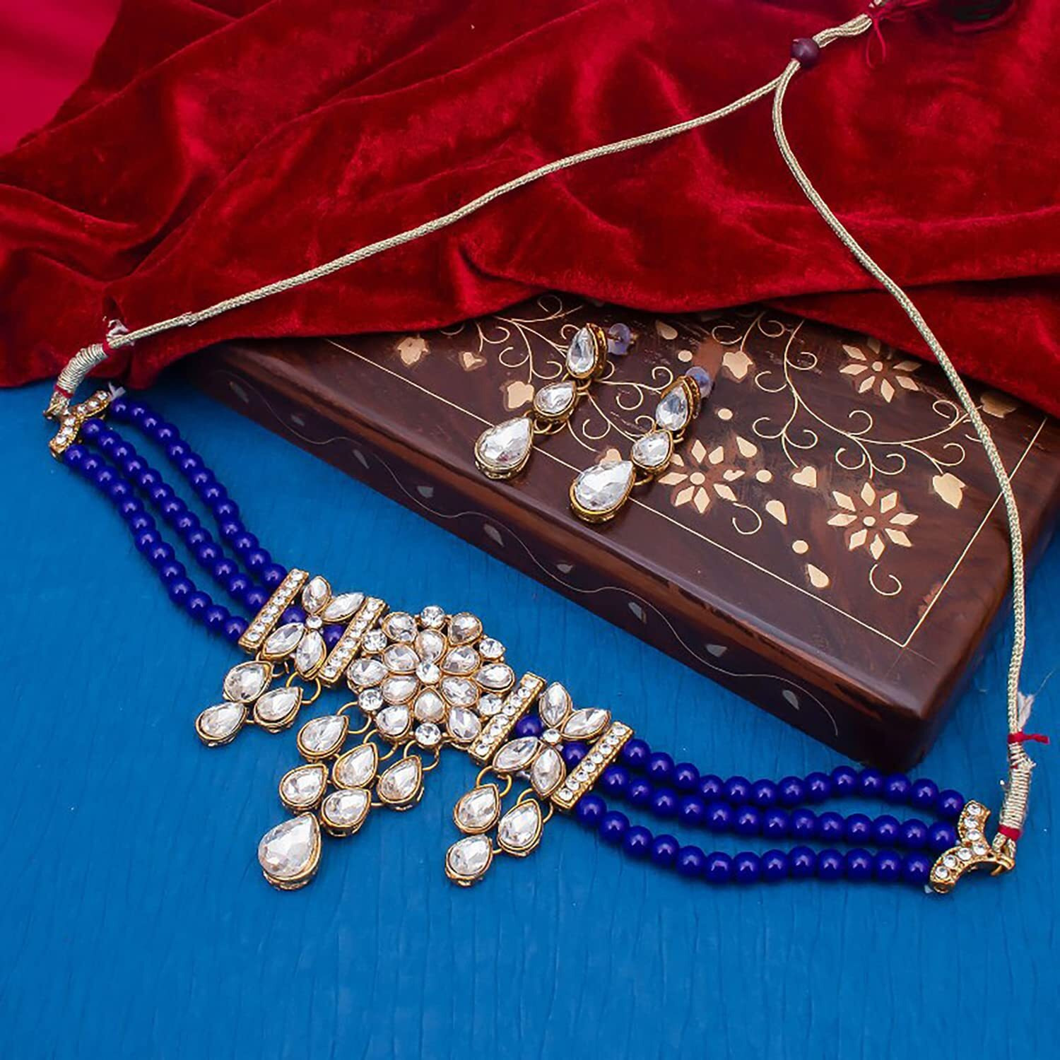 Sukkhi Majestic Gold Plated Kundan Choker Necklace Set For Women (NS102109)