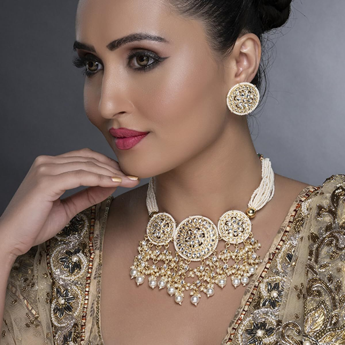 Sukkhi Modern Kundan Gold Plated Pearl Choker Necklace Set For Womens (Skr85684)