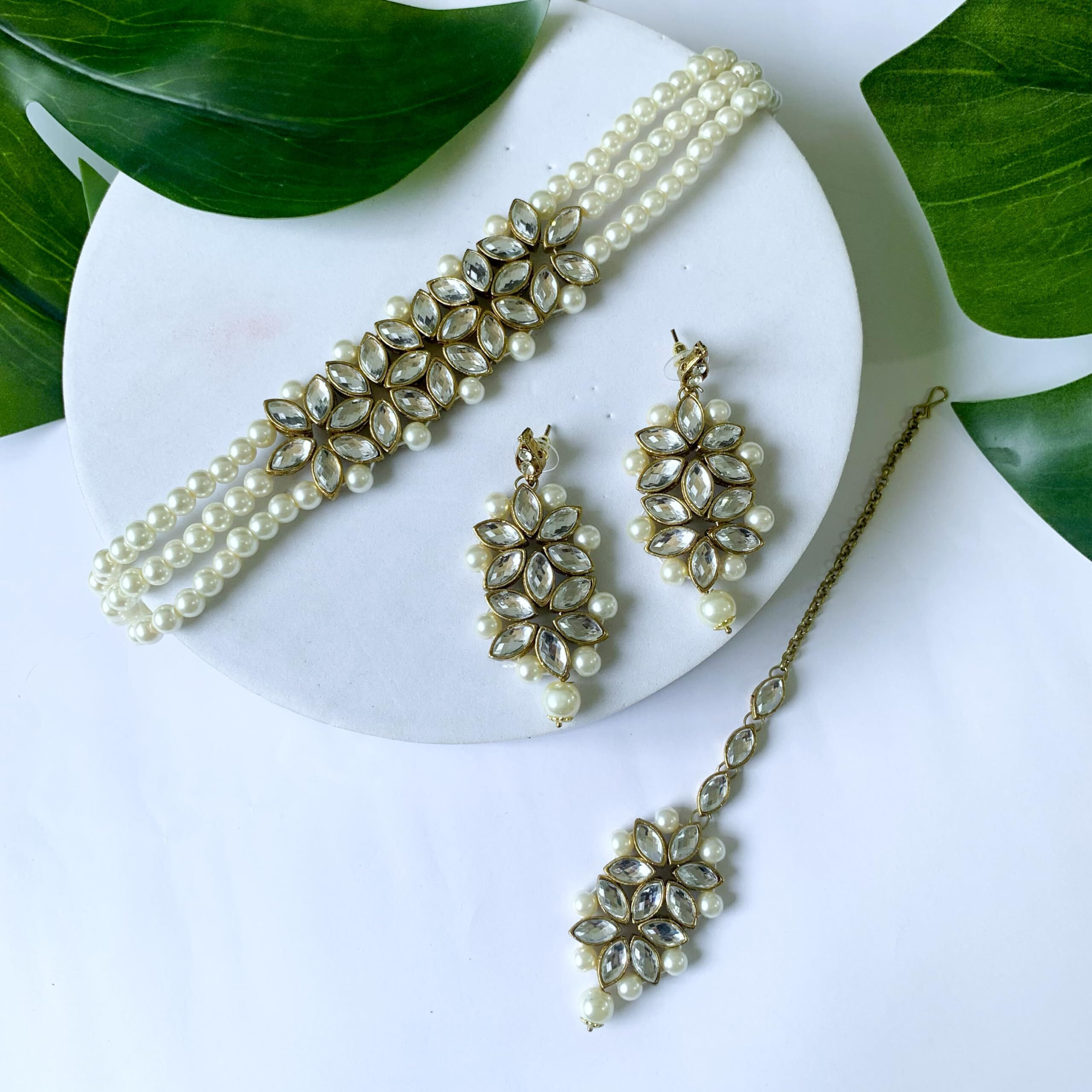 I Jewels 18k Gold Plated Kundan & Pearl Beaded Choker Set for Women/Girls (IJ345W)