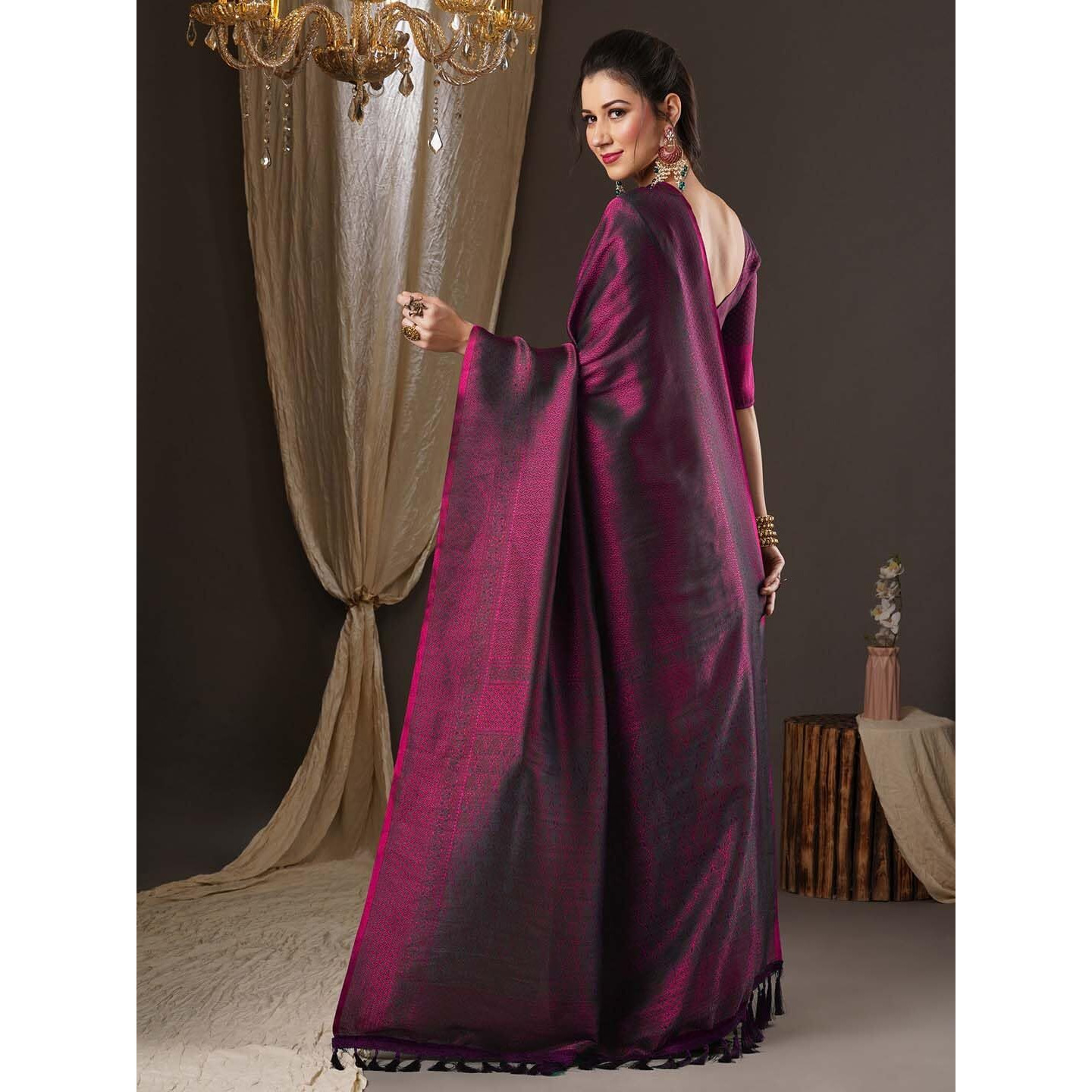 AKHILAM Womens Woven Design Kanjivaram Silk Saree With Unstitched Blouse Piece (Magenta_8ALEKHA8005)