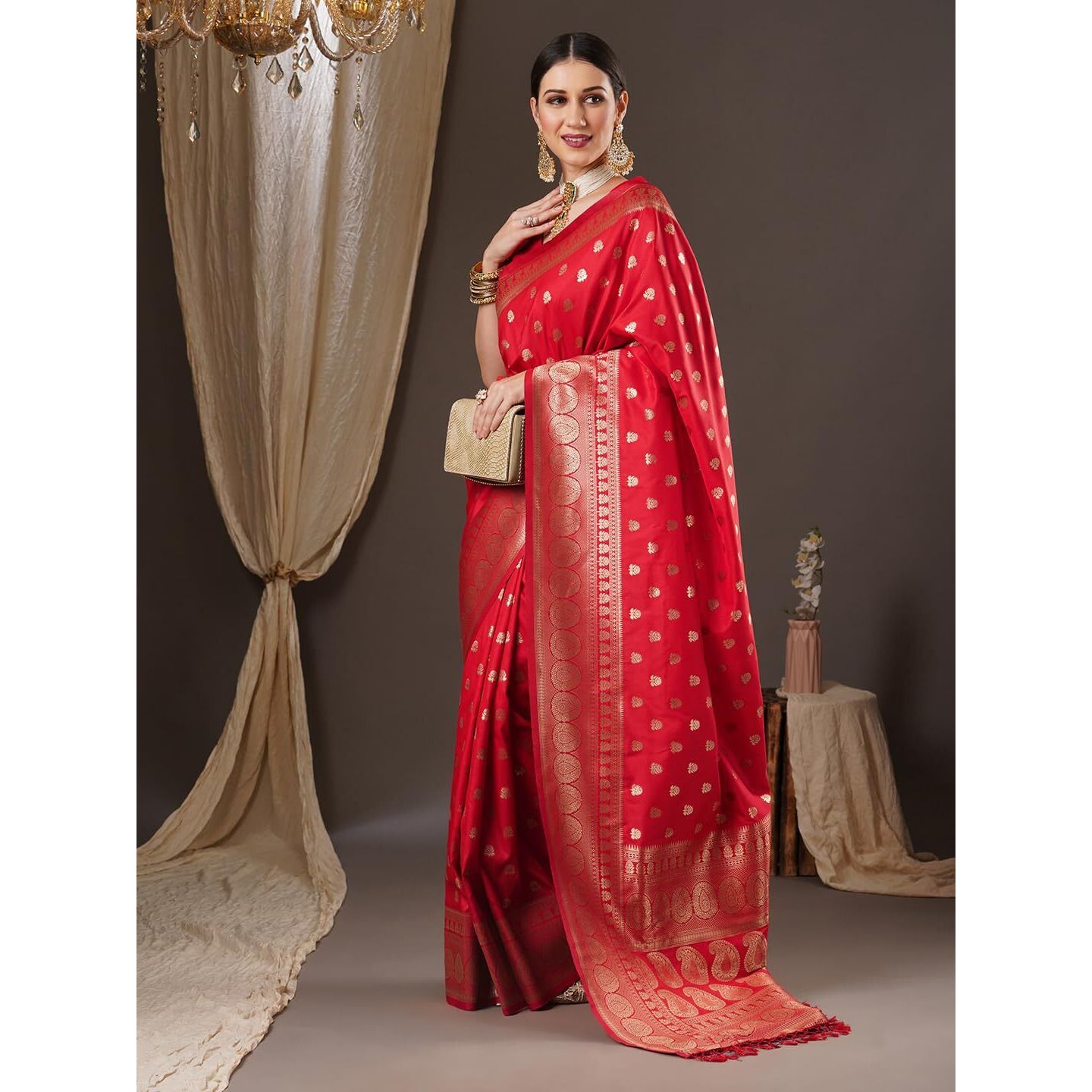 AKHILAM Womens Floral Silk Blend Woven Design Saree With Unstitched Blouse Piece (Red_14PAKHI1505)