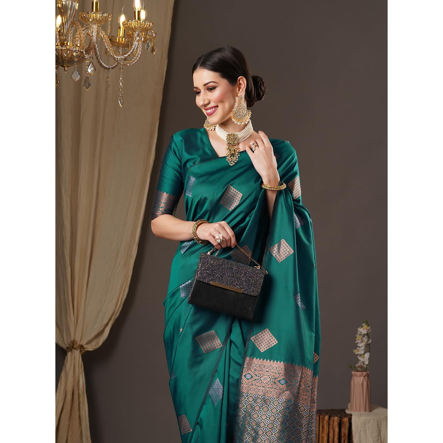 AKHILAM Womens Geometric Silk Blend Woven Design Saree With Unstitched Blouse Piece (Teal blue_14PAKHI1502)