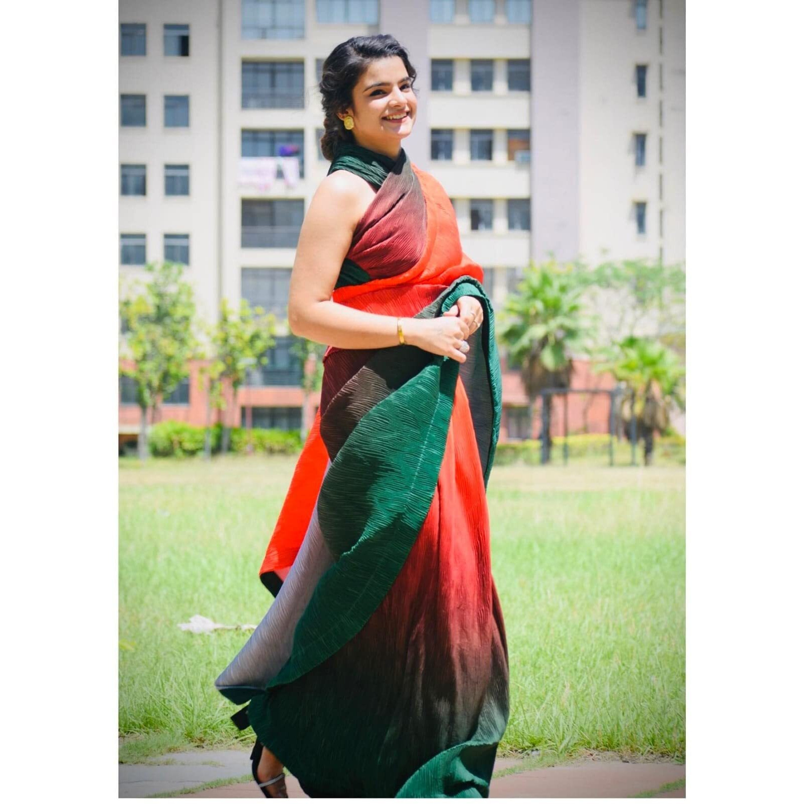Sidhidata Womens Full CrushedPleated Georgette Saree With Unstitched Blouse Piece(Madhuri Red_Red_Free Size)