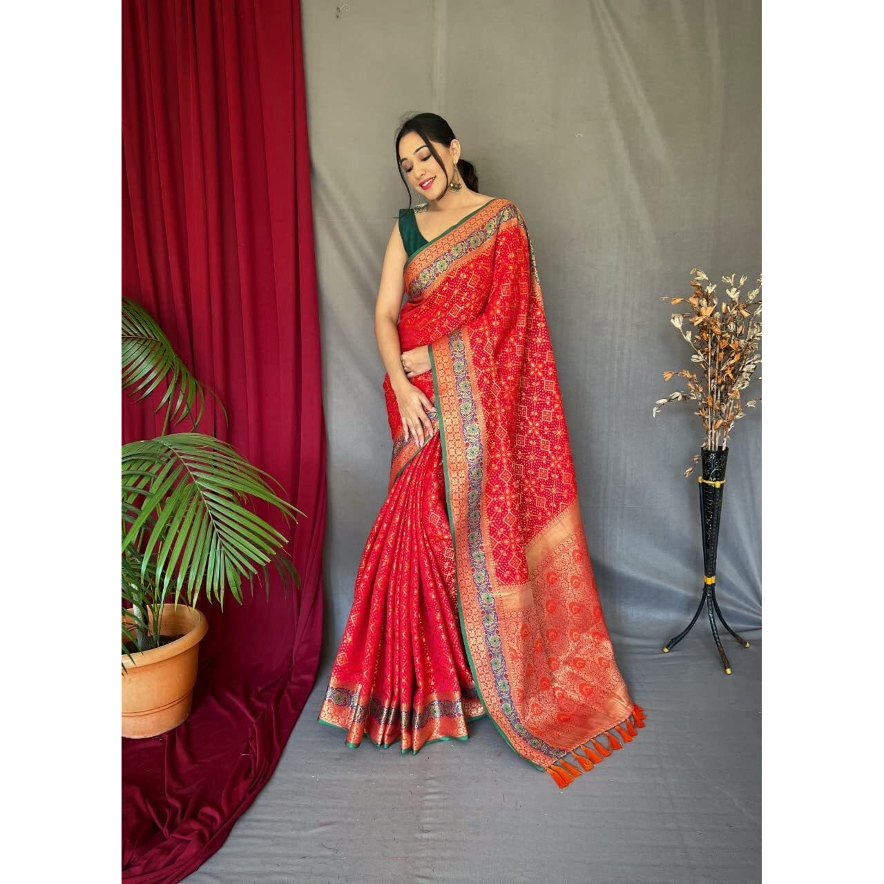 SGF11 Womens Kanjivaram Patola Silk Weaving Handloom Saree Pure Golden Zari With Blouse Piece