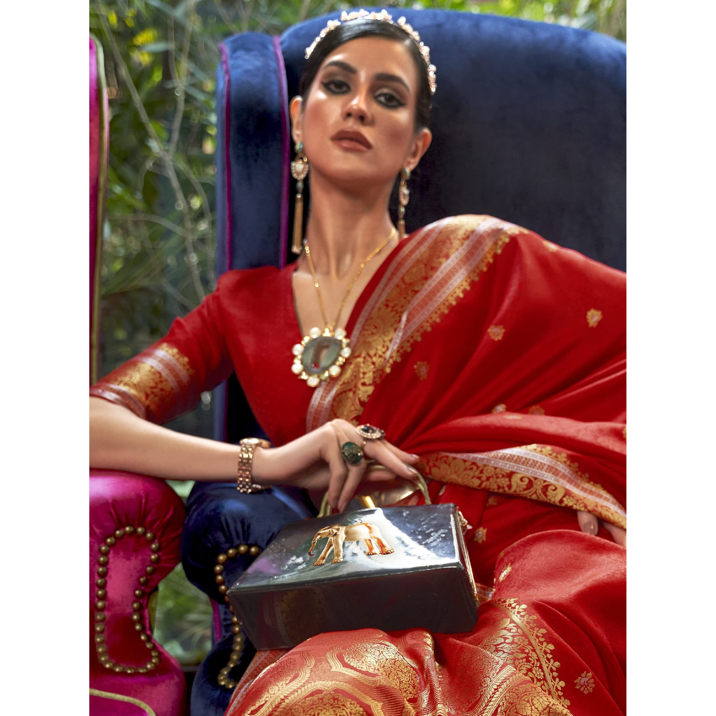 AKHILAM Womens Silk Blend Woven Design Saree with Unstitched Blouse Piece(Red_KLVI223003)