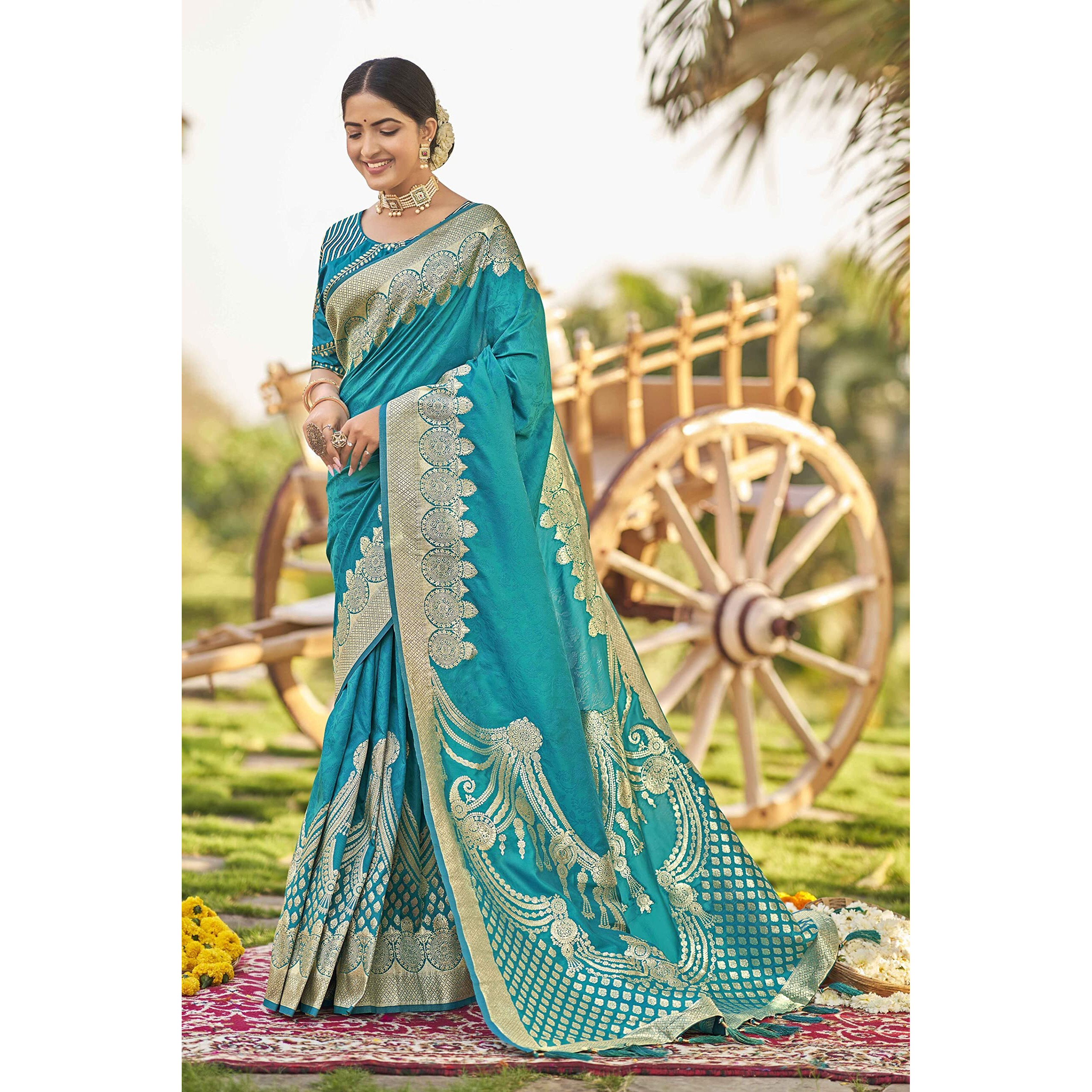 MANOHARI adorable woven pattern Banarasi Silk saree for women with Blouse Piece_MN1743