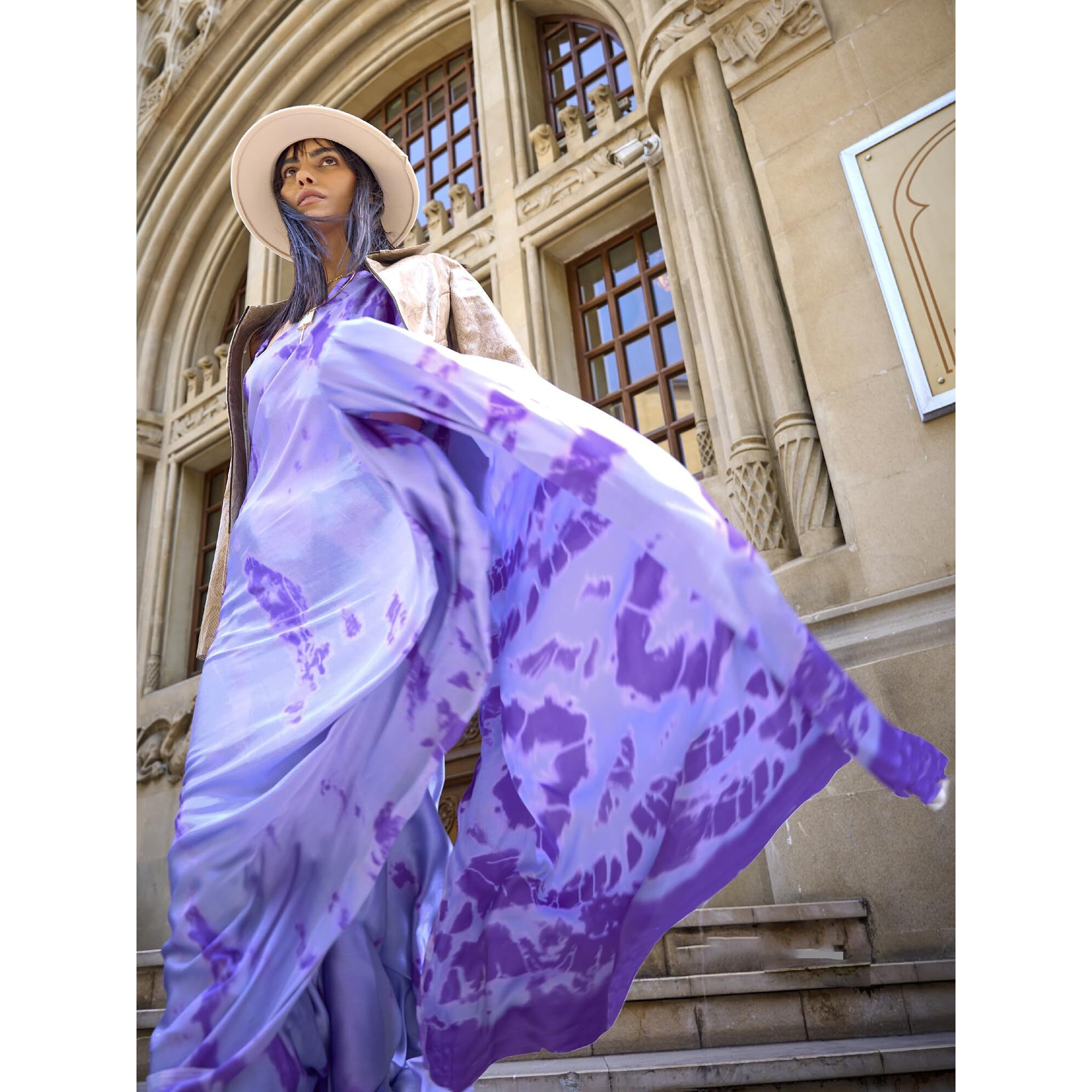 AKHILAM Womens Crepe Digital Print Designer Saree With Unstitched Blouse Piece (Lavendar_KUBIK324018_RJ)