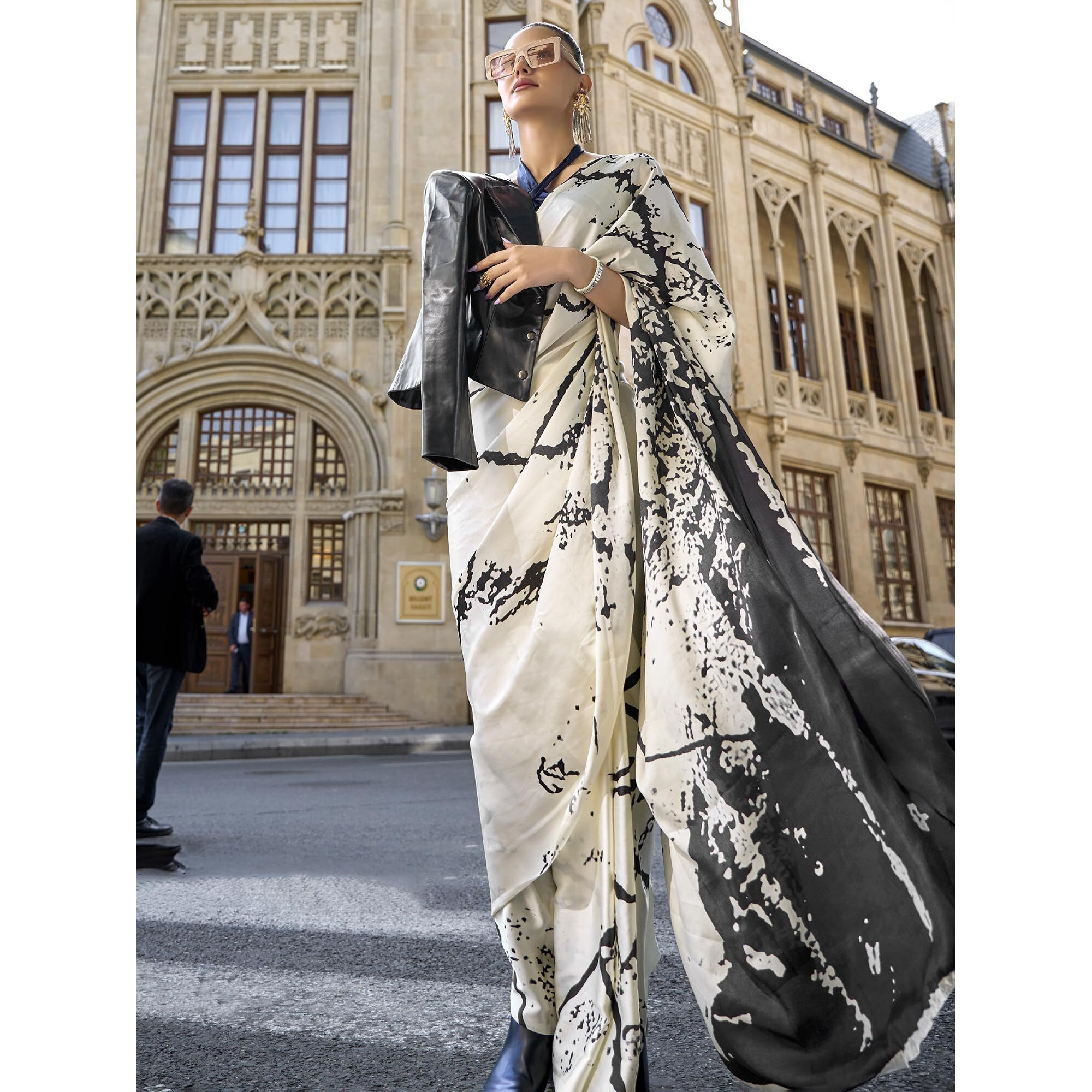 AKHILAM Womens Crepe Digital Print Designer Saree With Unstitched Blouse Piece (Cream_KUBIK324004_RJ)