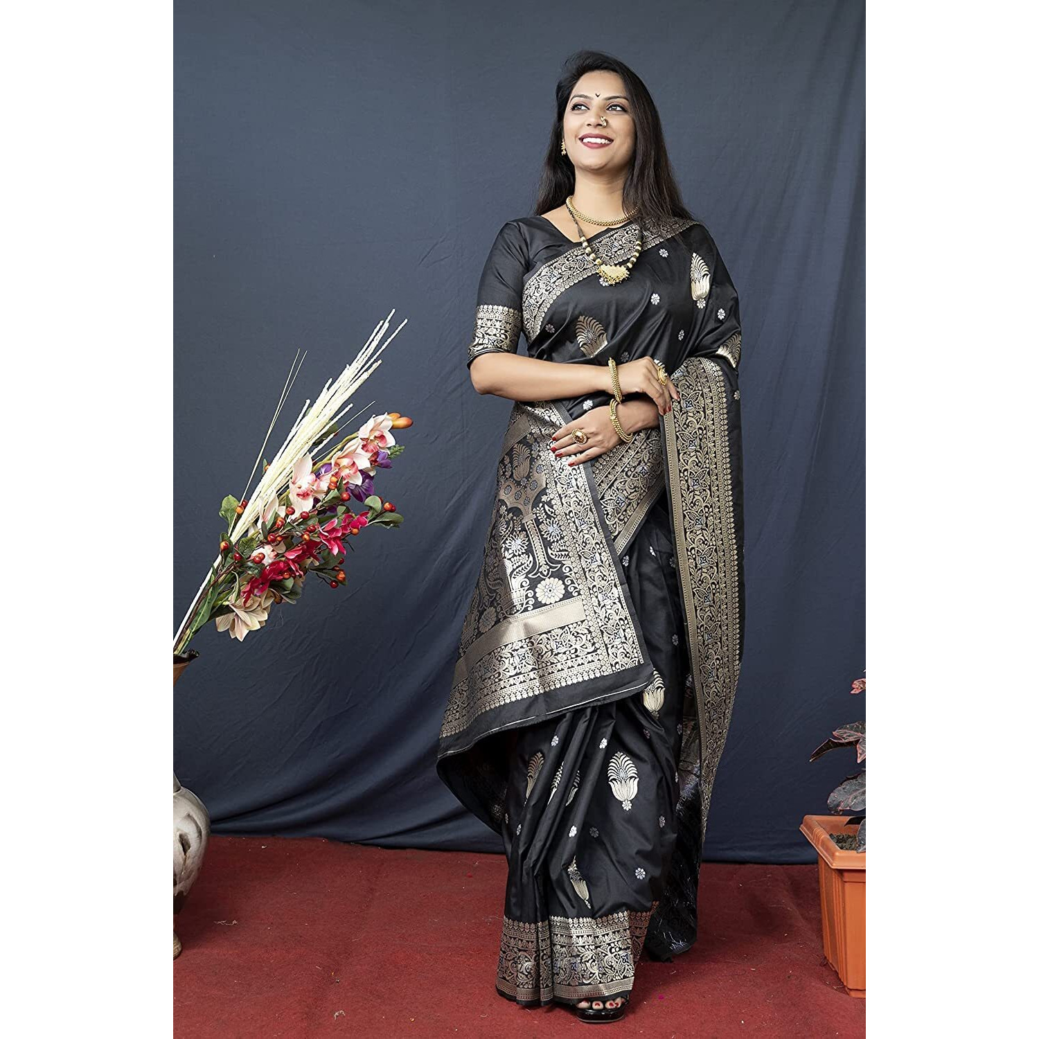SGF11- Womens Kanjivaram Pure Soft Silk Handloom Saree Pure Golden Zari With Blouse Piece (Black)