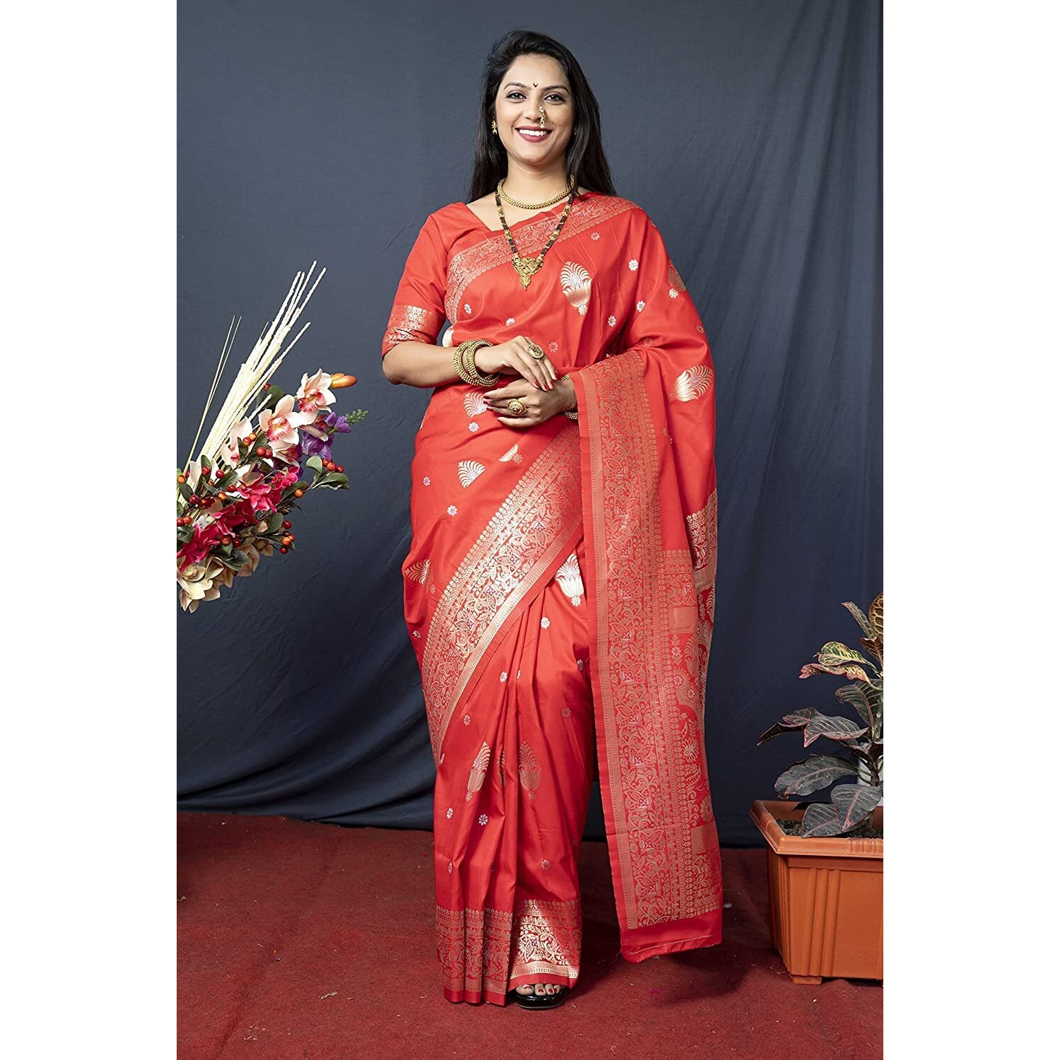 SGF11- Womens Kanjivaram Pure Soft Silk Handloom Saree Pure Golden Zari With Blouse Piece (Bright Red)