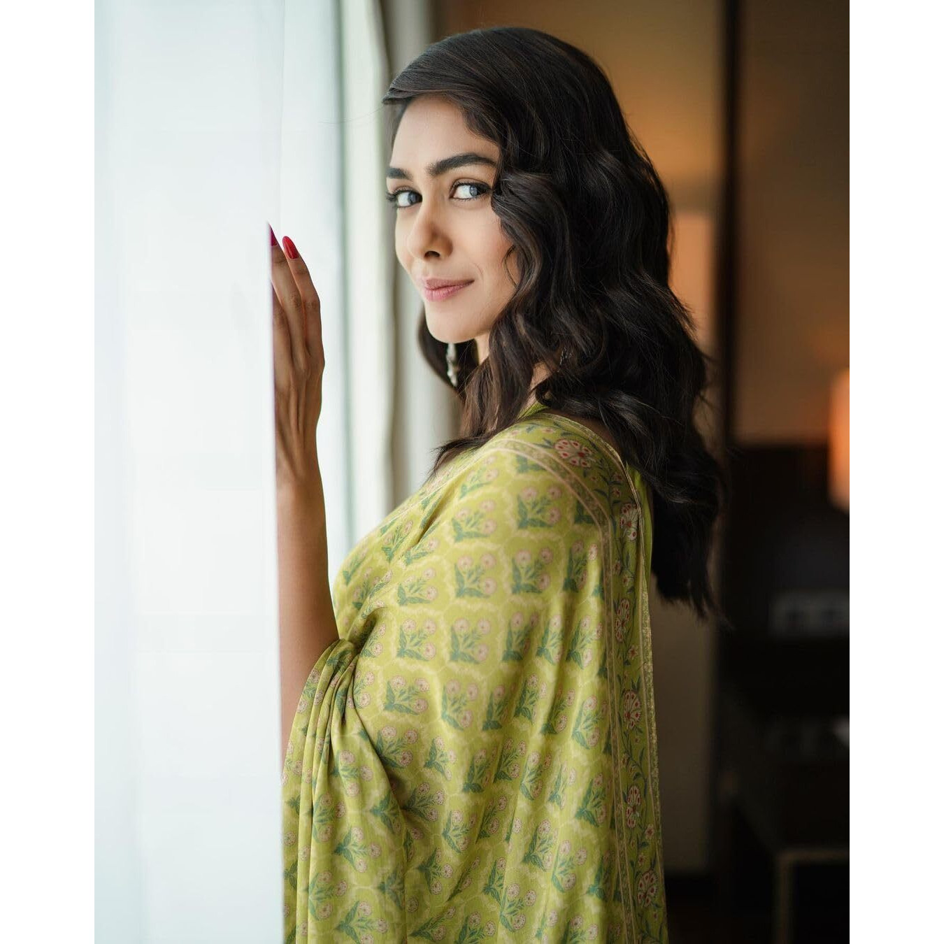 Sidhidata Womens Georgette Floral Printed Saree With Unstitched Blouse Piece (BulBul Yellow_Yellow_Free Size)