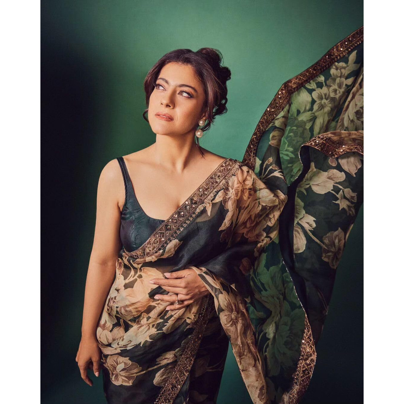 Sidhidata Womens Georgette Floral Printed Saree With Unstitched Blouse Piece (Kajol Sequence_Black_Free Size)