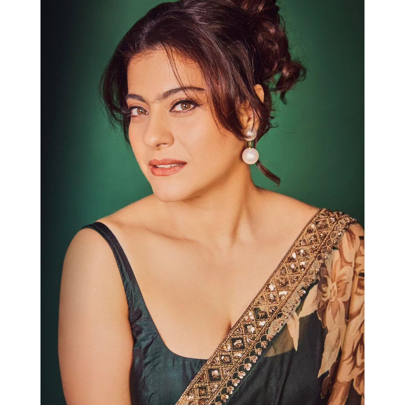 Sidhidata Womens Georgette Floral Printed Saree With Unstitched Blouse Piece (Kajol Sequence_Black_Free Size)