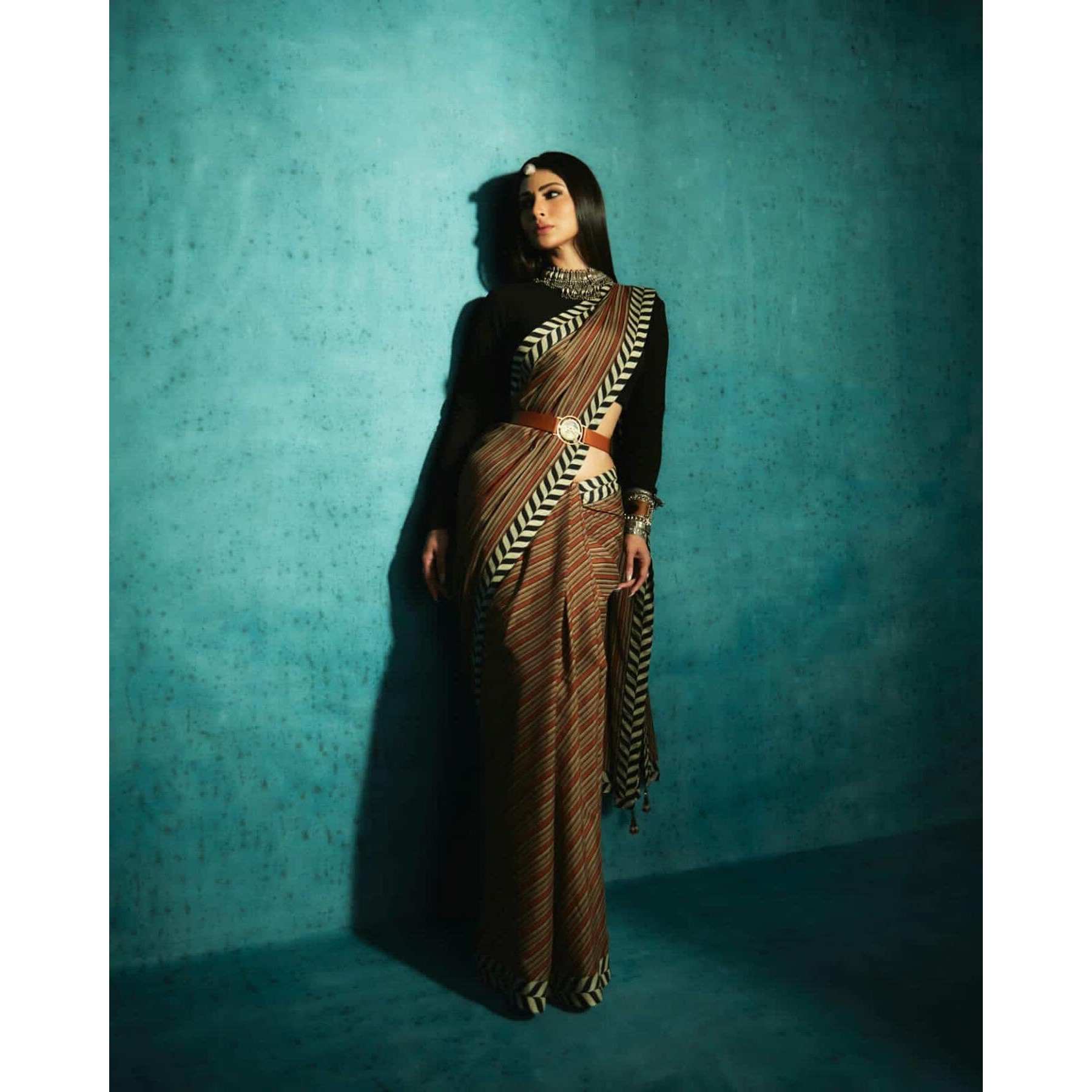 Sidhidata Womens Striped Digital Print Georgette Saree With Blouse Piece (Mouni Roy Lining_Coffee_Free Size)
