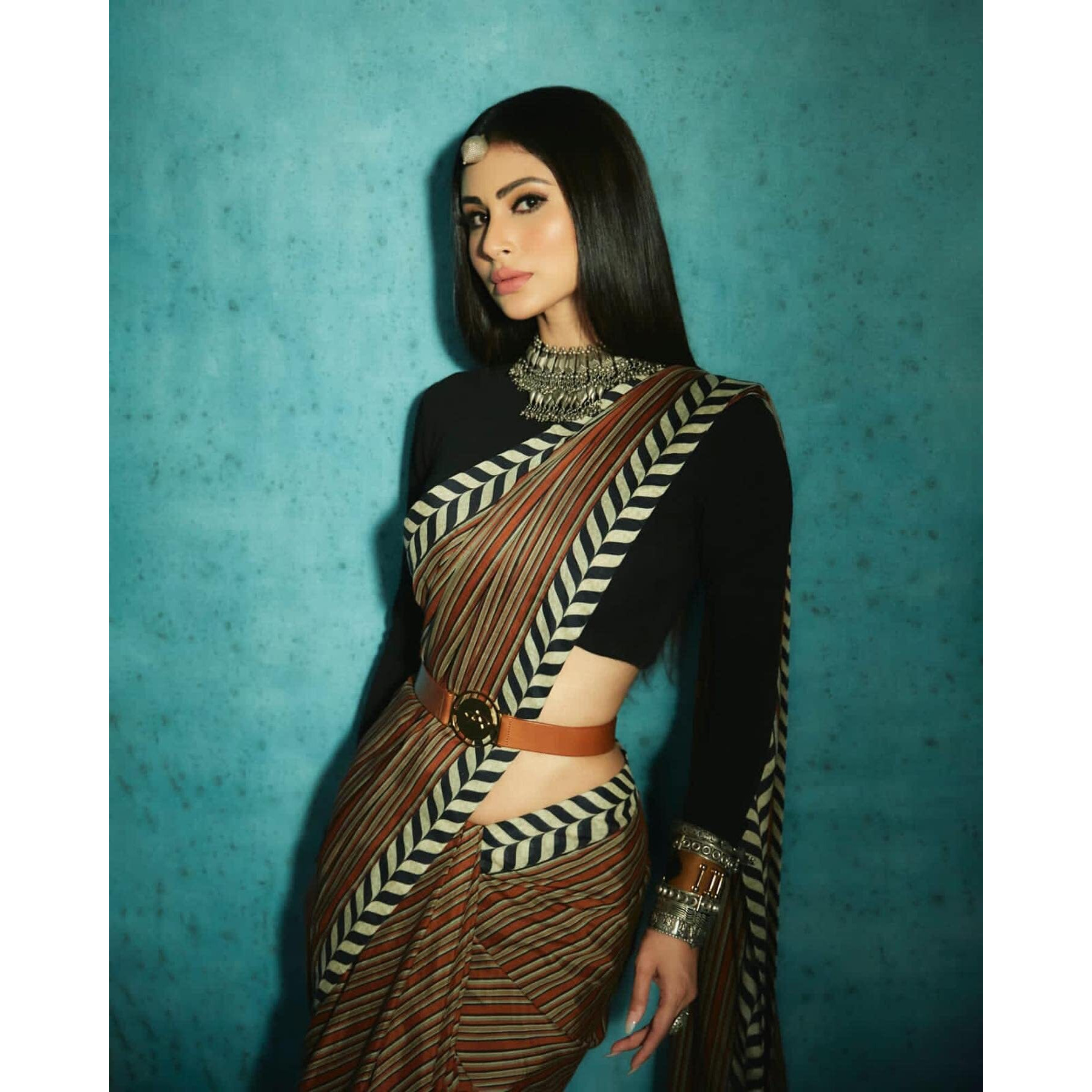 Sidhidata Womens Striped Digital Print Georgette Saree With Blouse Piece (Mouni Roy Lining_Coffee_Free Size)