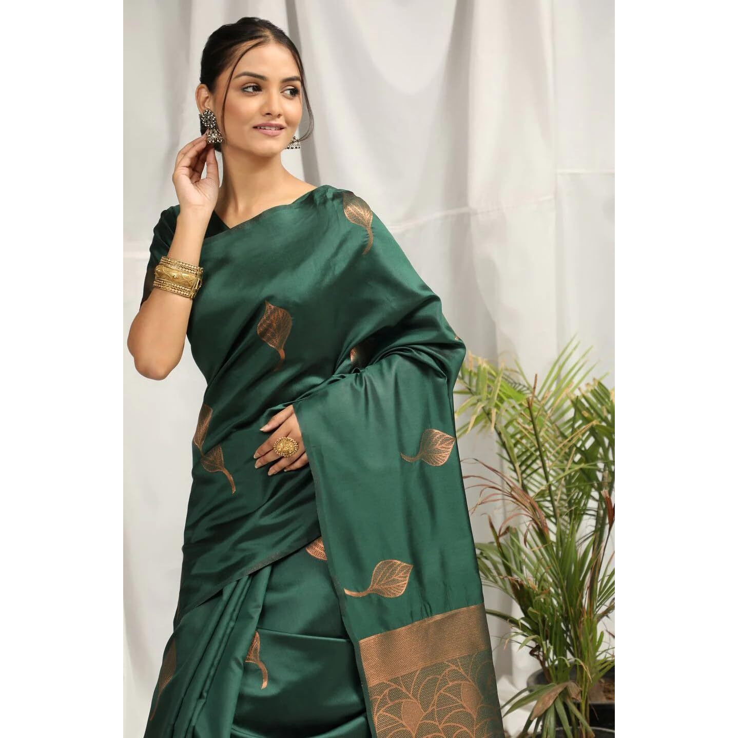 Sidhidata Womens Kanjivaram Banarasi Paithani Jacquard Silk Saree With Unstitched Blouse Piecee (Silk Paan Bottle Green_Bottle Green_Free Size)