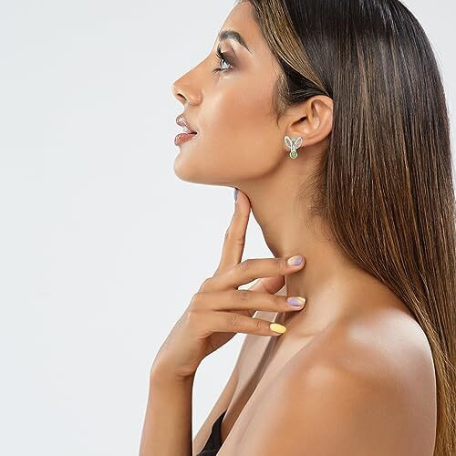 Estele Rhodium Plated Shining Symmetry Stud Earring with Peridot Crystals for Women, Gold, One Size, 427/707 ER