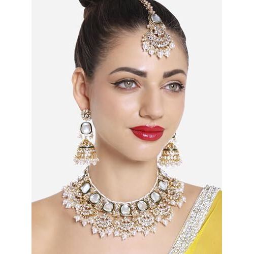 ZAVERI PEARLS Green Enamel Kundan & Pearls Bridal Necklace Earring & Maangtikka Set For Women-ZPFK16755