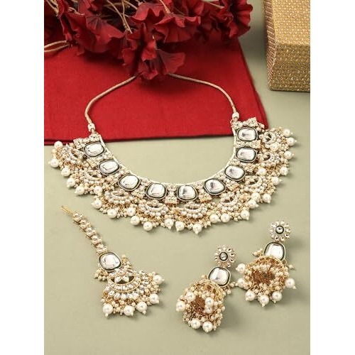 ZAVERI PEARLS Green Enamel Kundan & Pearls Bridal Necklace Earring & Maangtikka Set For Women-ZPFK16755