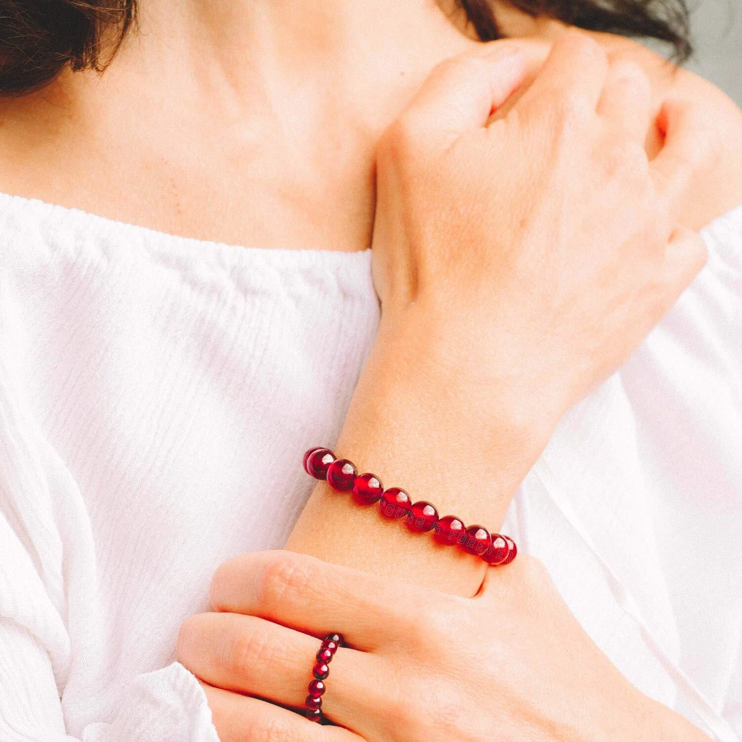 Young & Forever Gift Certified Reiki Crystal Semi Precious Gemstone Garnet Bracelet Healing Stone Stretch Bracelet for Men and Women